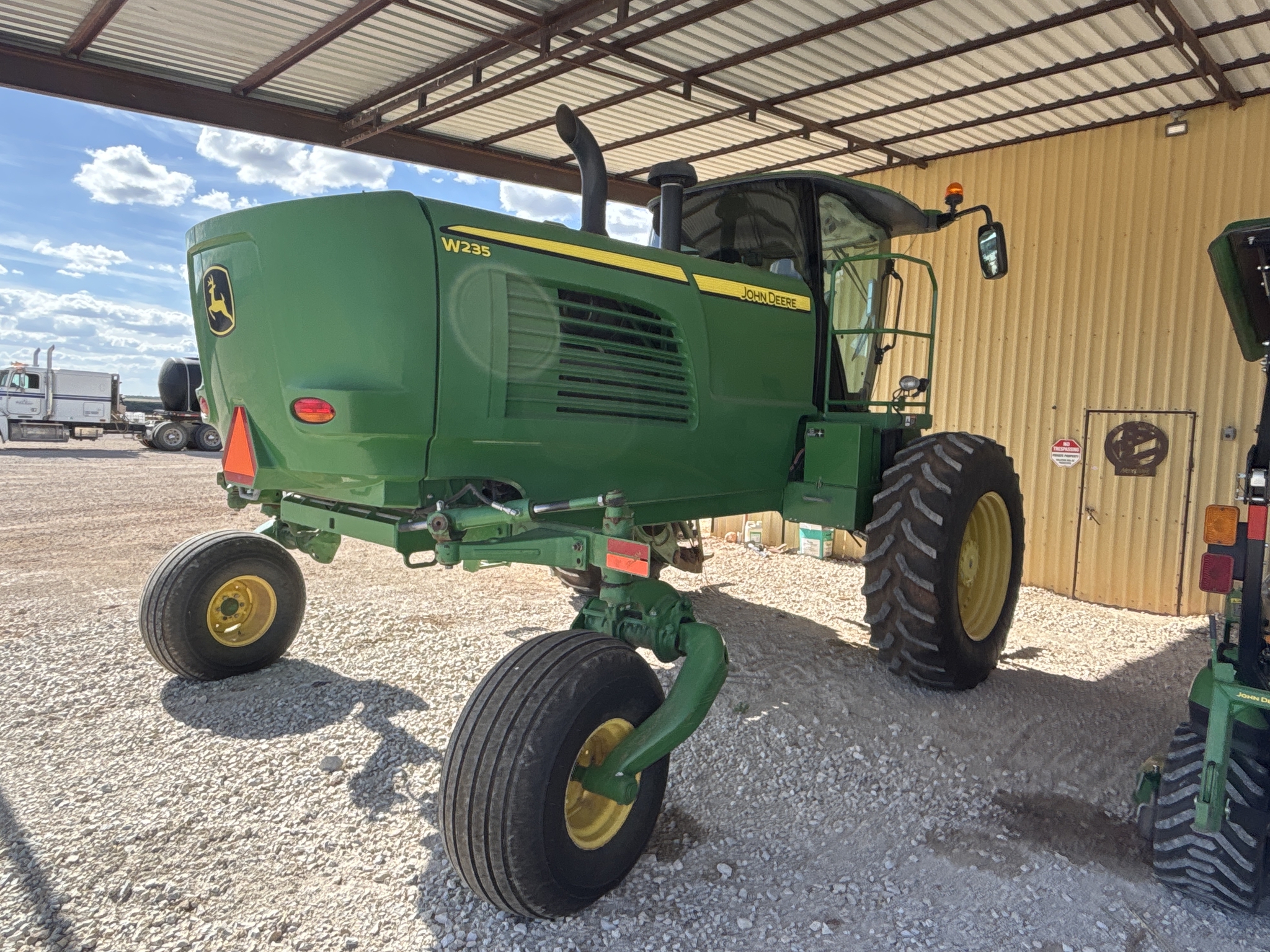 2016 John Deere W235 Image 7