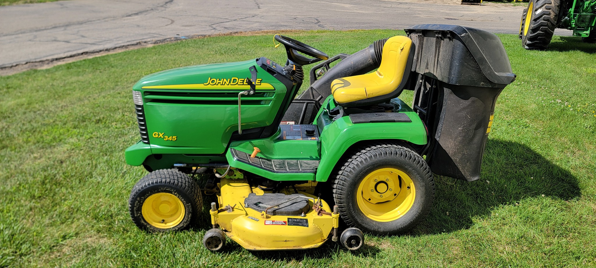 2002 John Deere GX345 Image 4