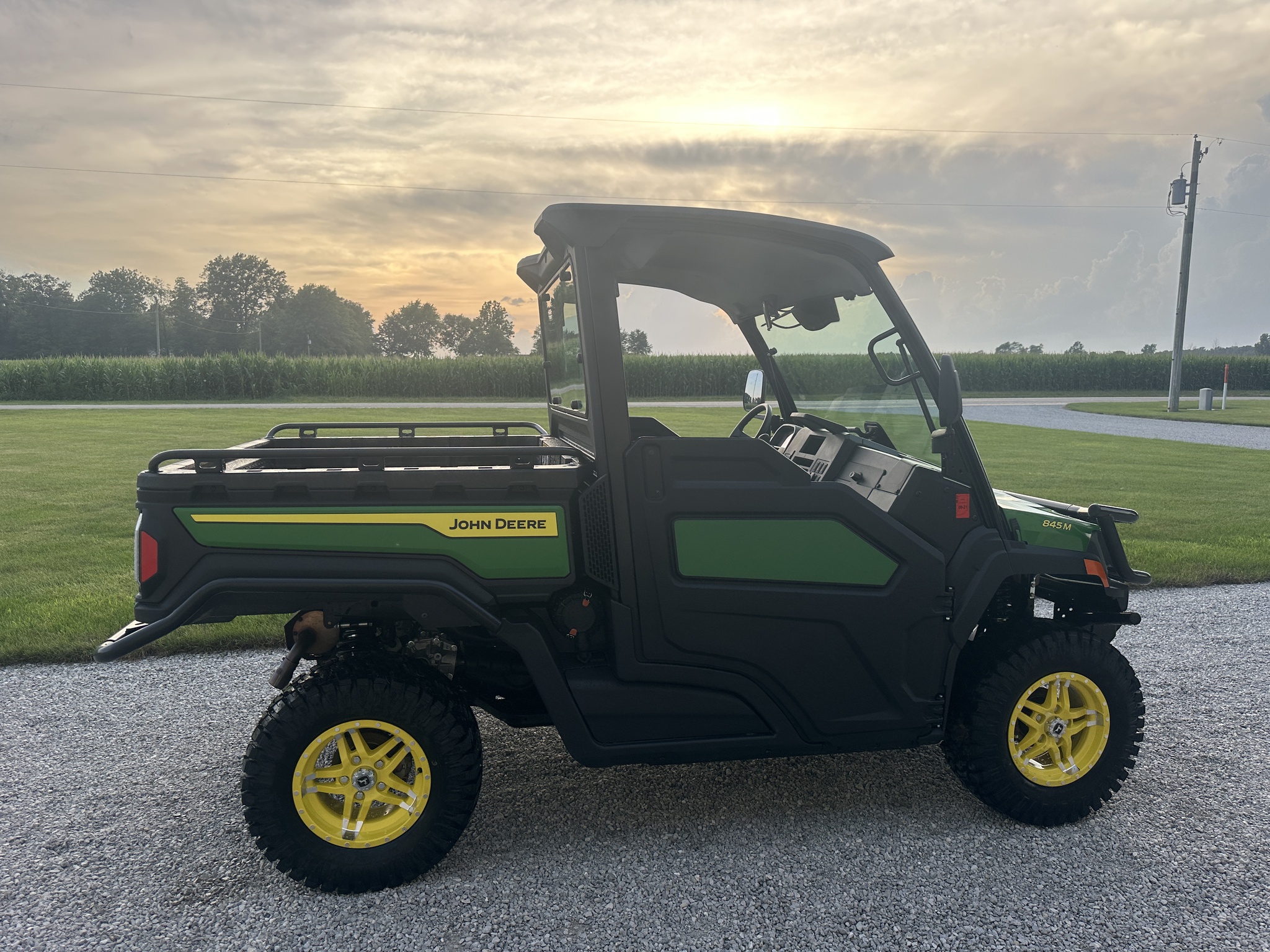 2025 John Deere XUV845M Image 3