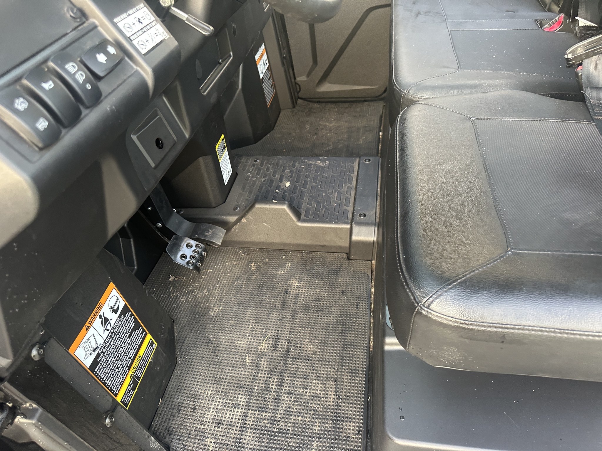 2025 John Deere XUV845M Image 12