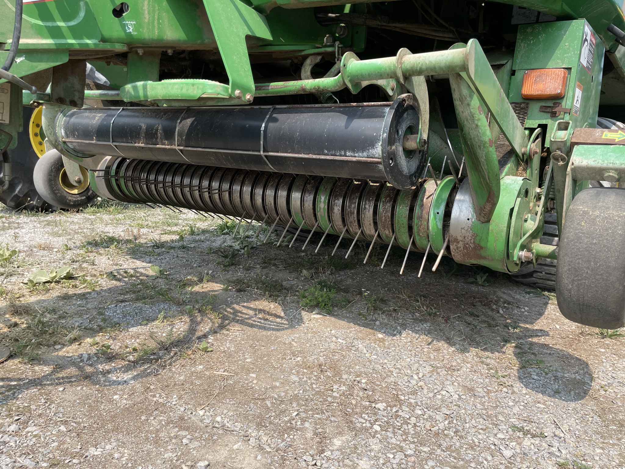 2020 John Deere L331 Image 10