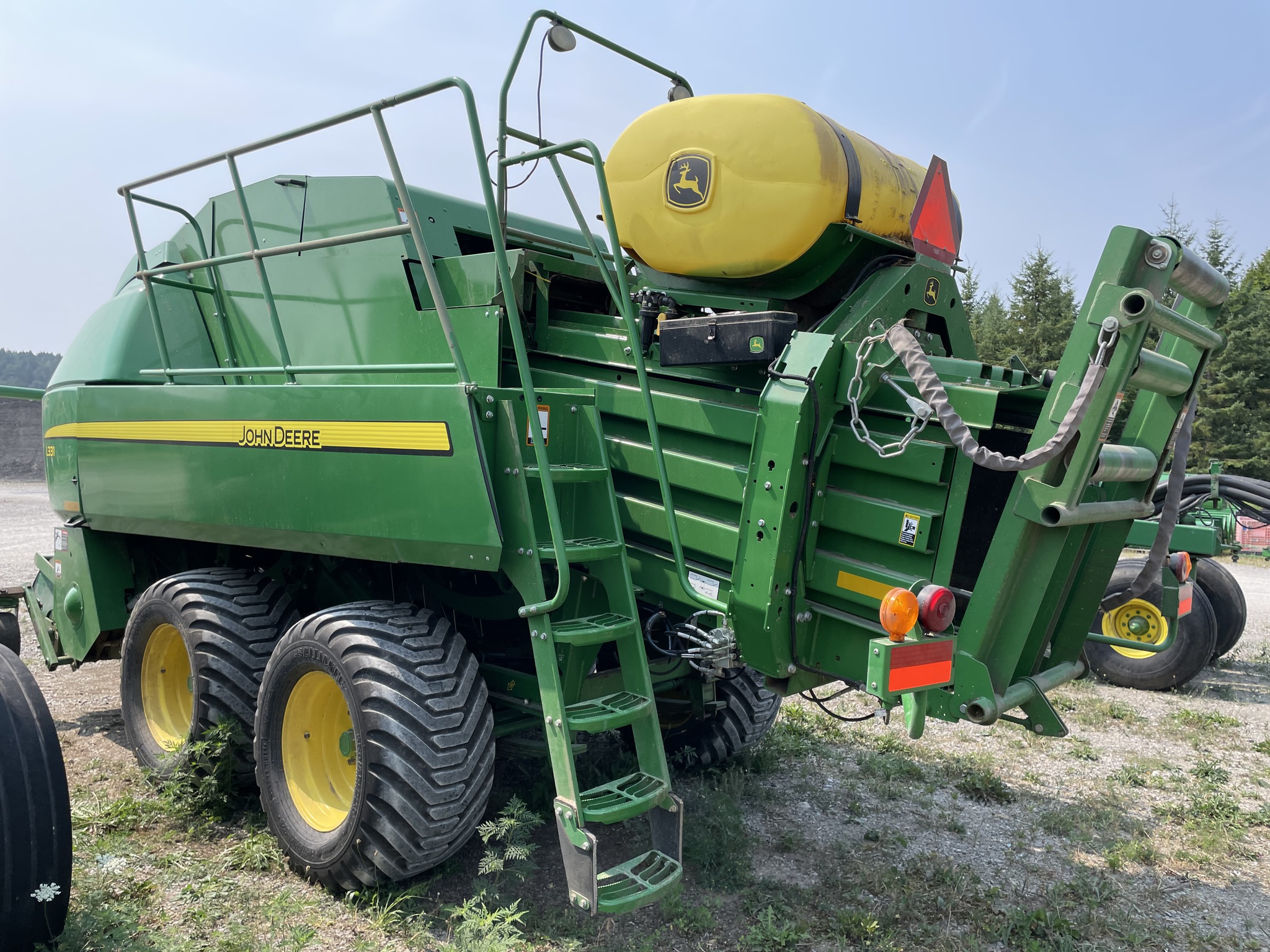 2020 John Deere L331 Image 7