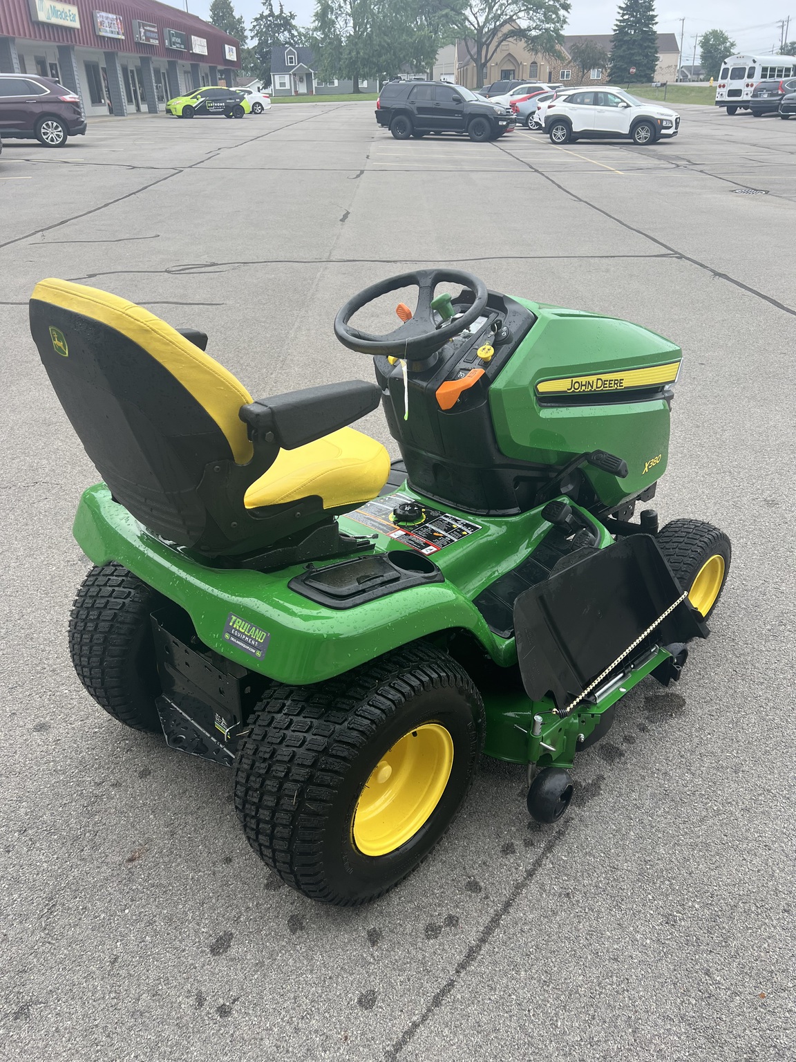 2023 John Deere X380 Image 5