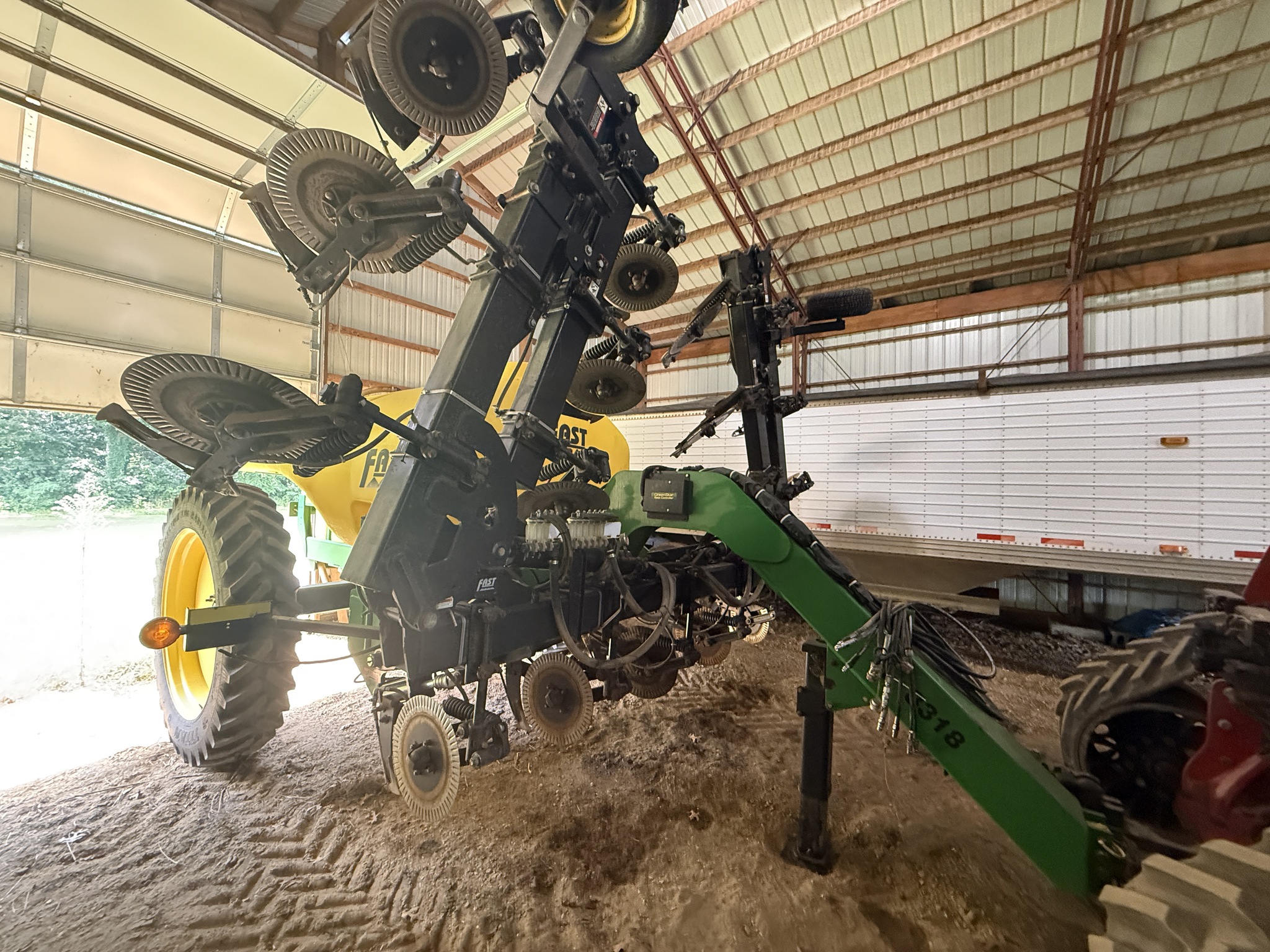 2014 Fast 8318 Image 1