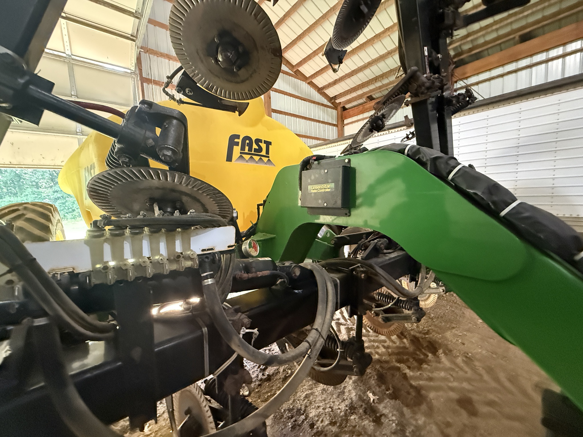 2014 Fast 8318 Image 10