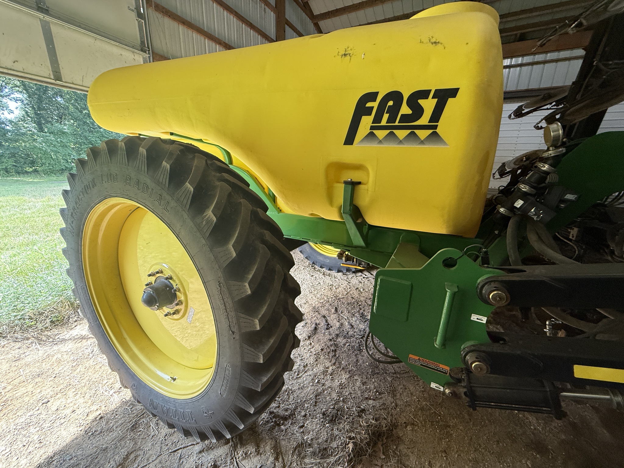 2014 Fast 8318 Image 2