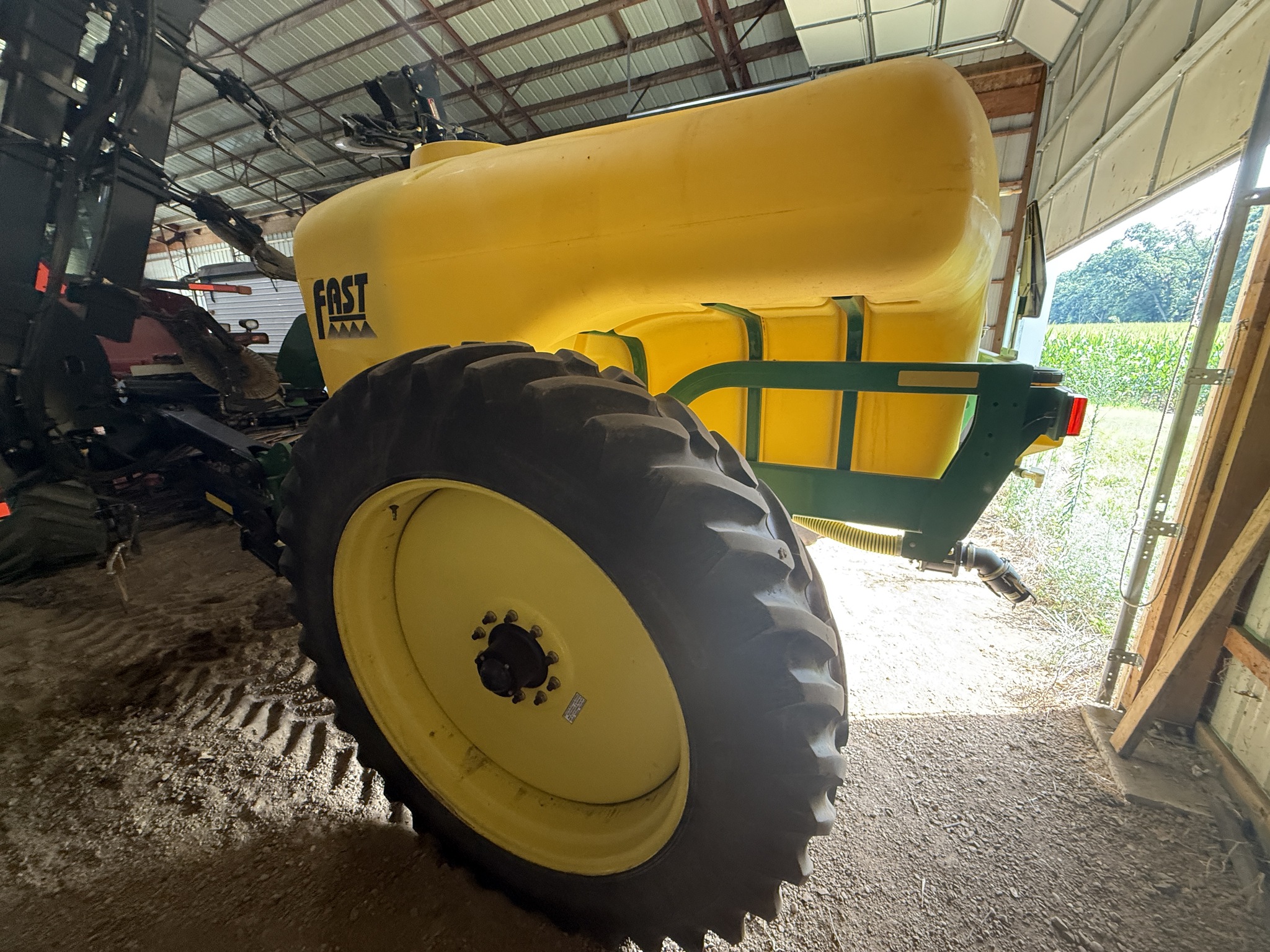 2014 Fast 8318 Image 7