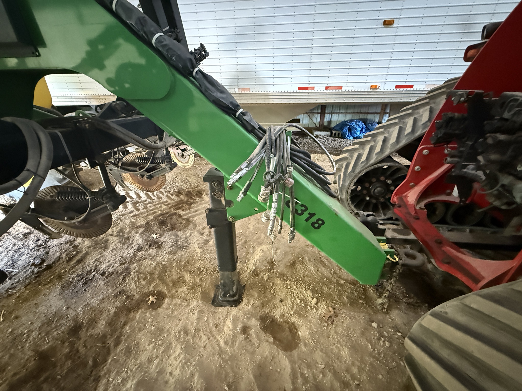 2014 Fast 8318 Image 9