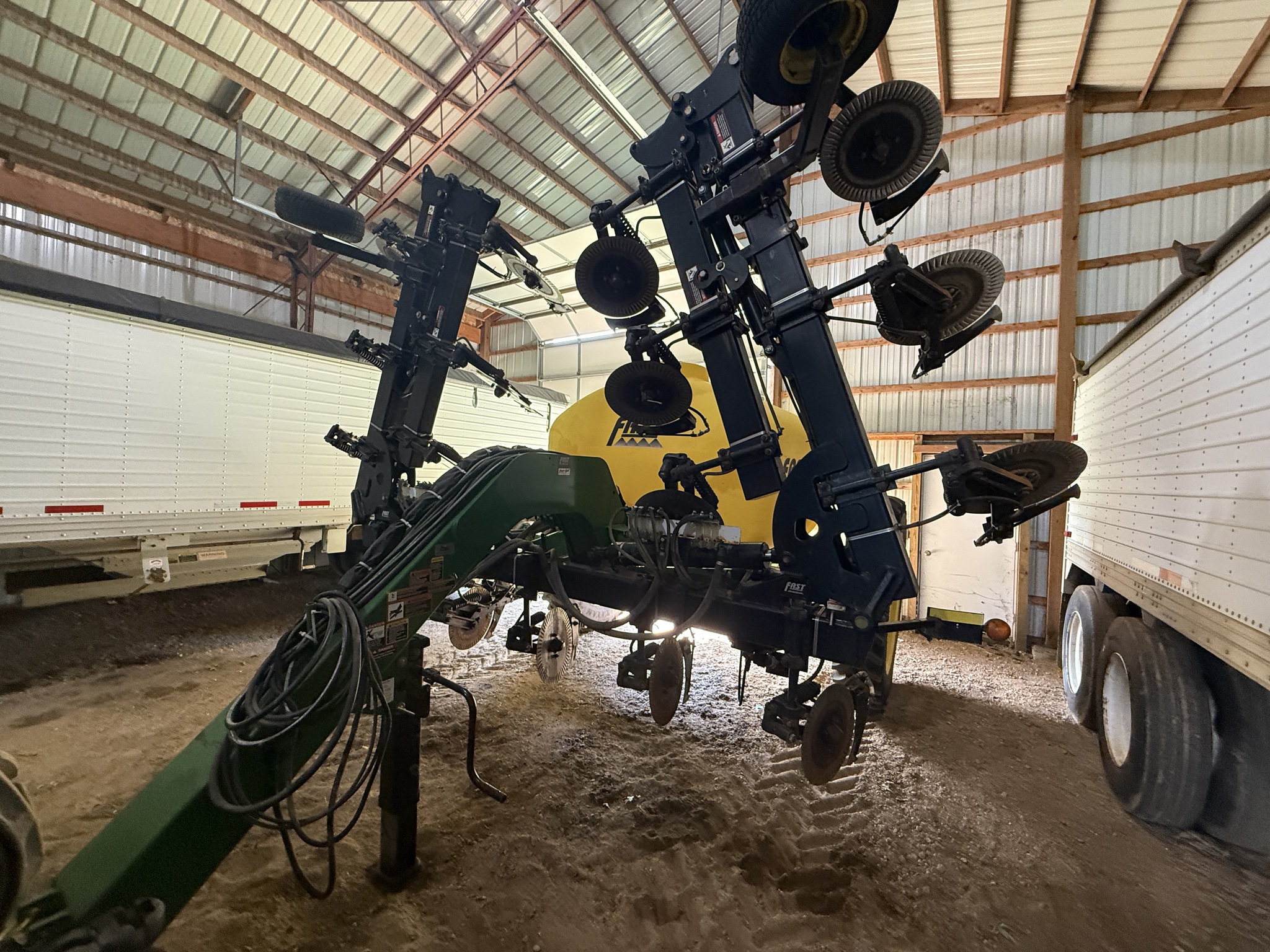 2014 Fast 8318 Image 8