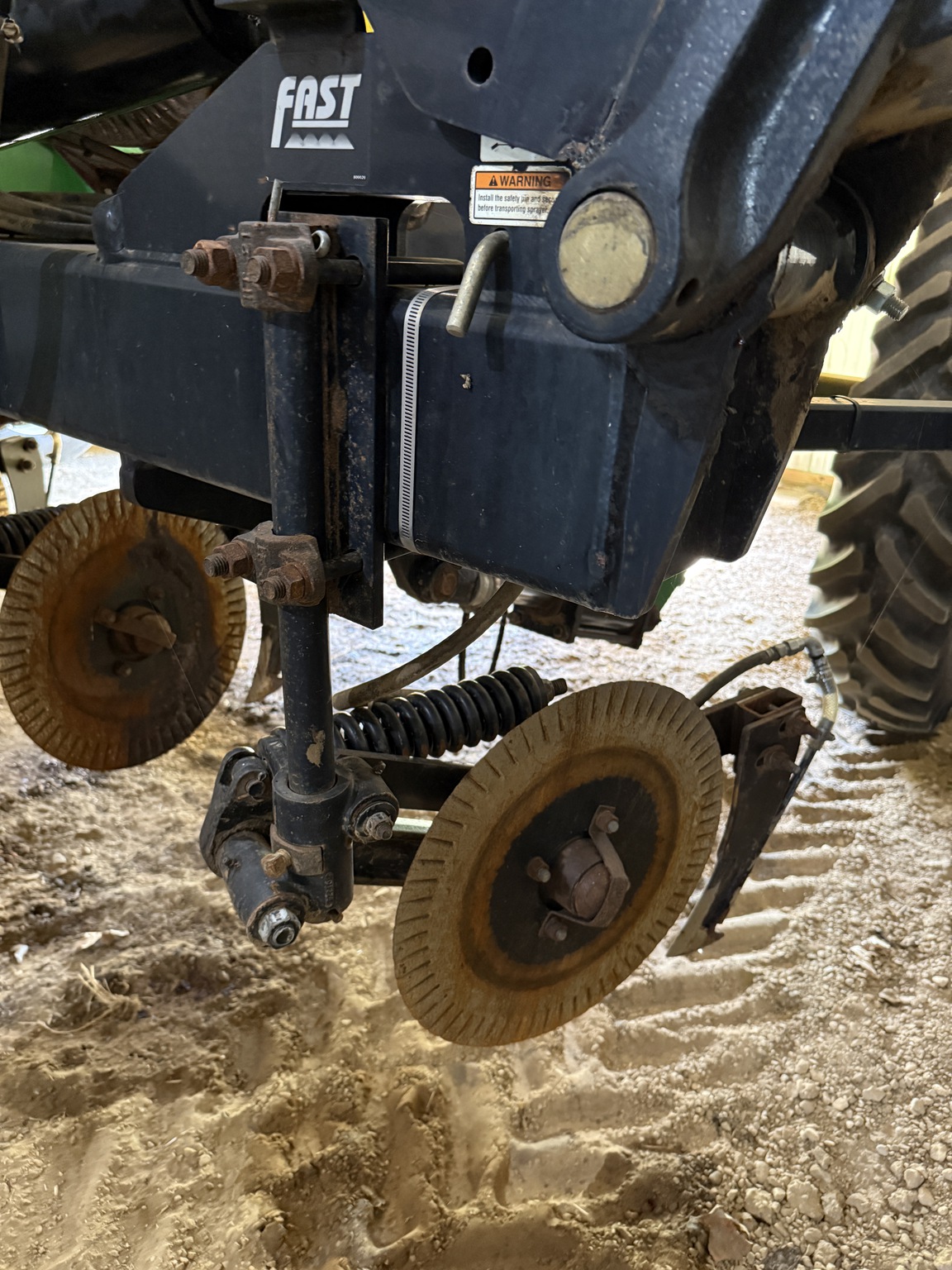 2014 Fast 8318 Image 11