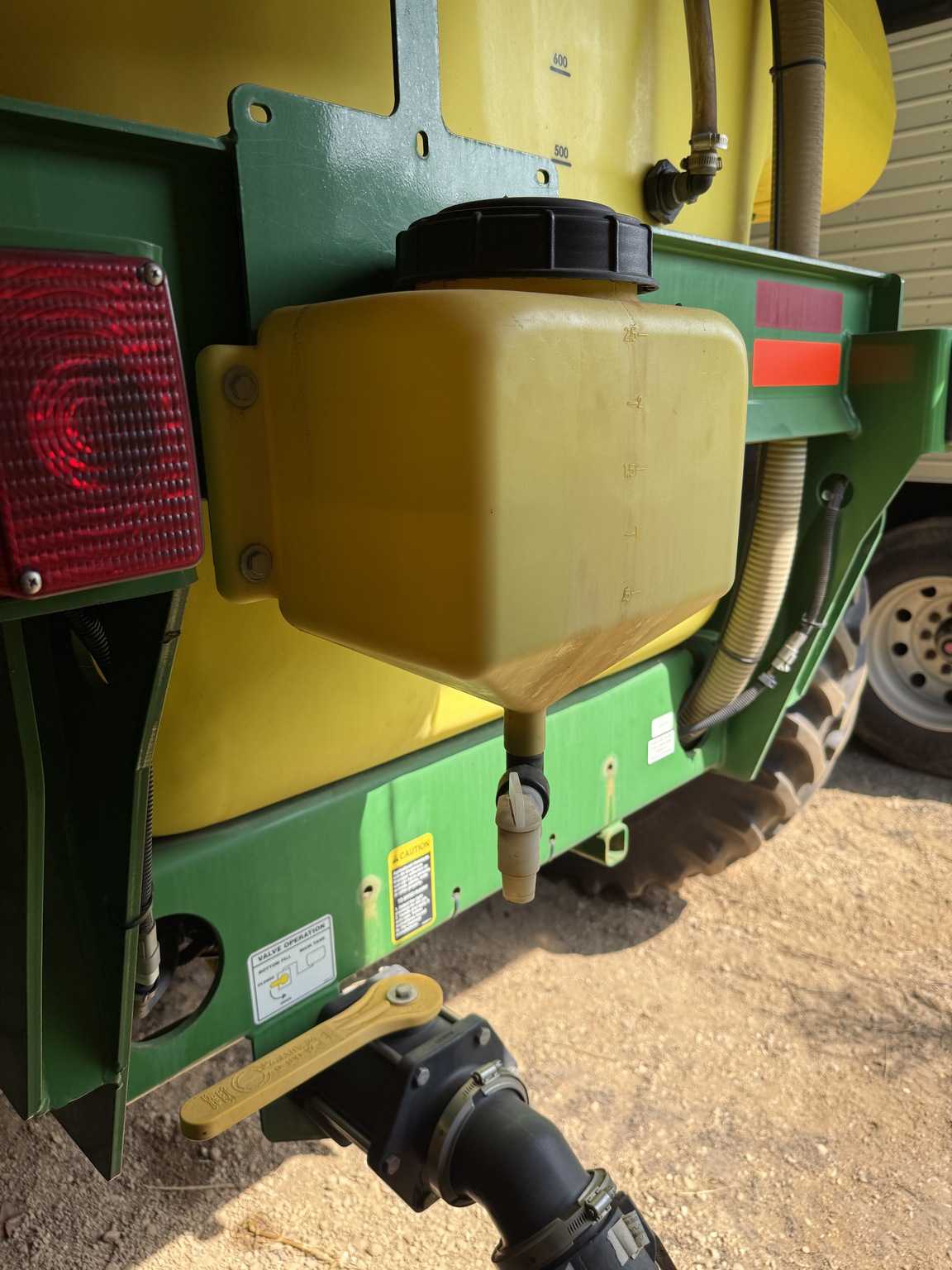 2014 Fast 8318 Image 6