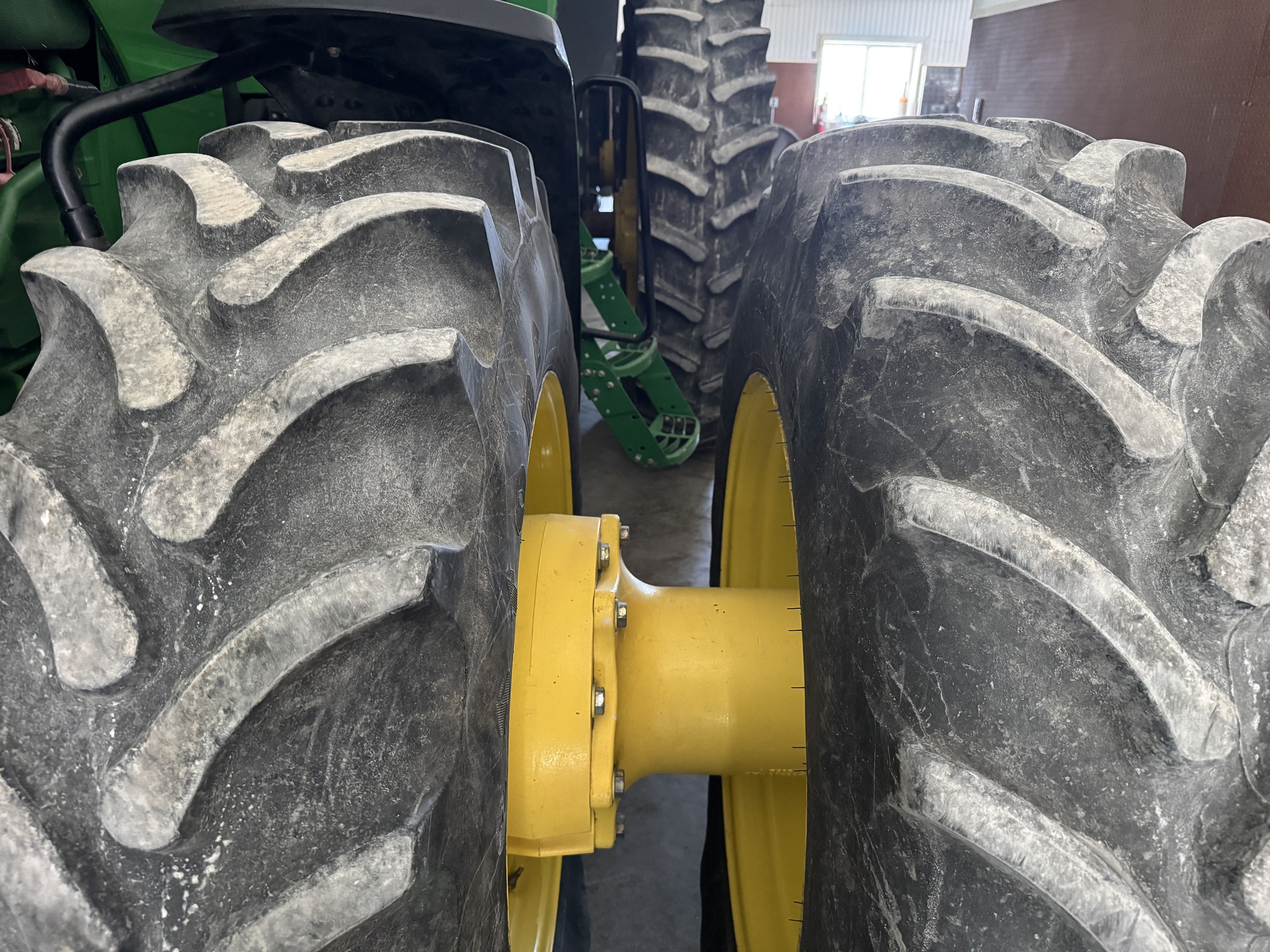 2011 John Deere 8360R Image 2