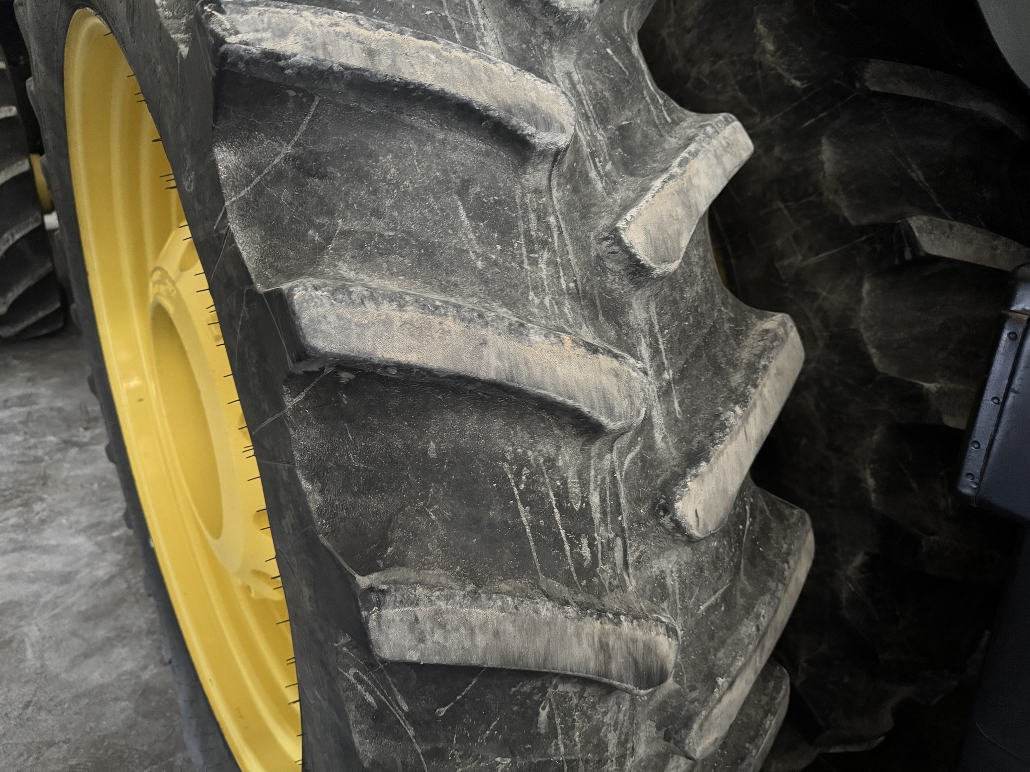 2011 John Deere 8360R Image 10