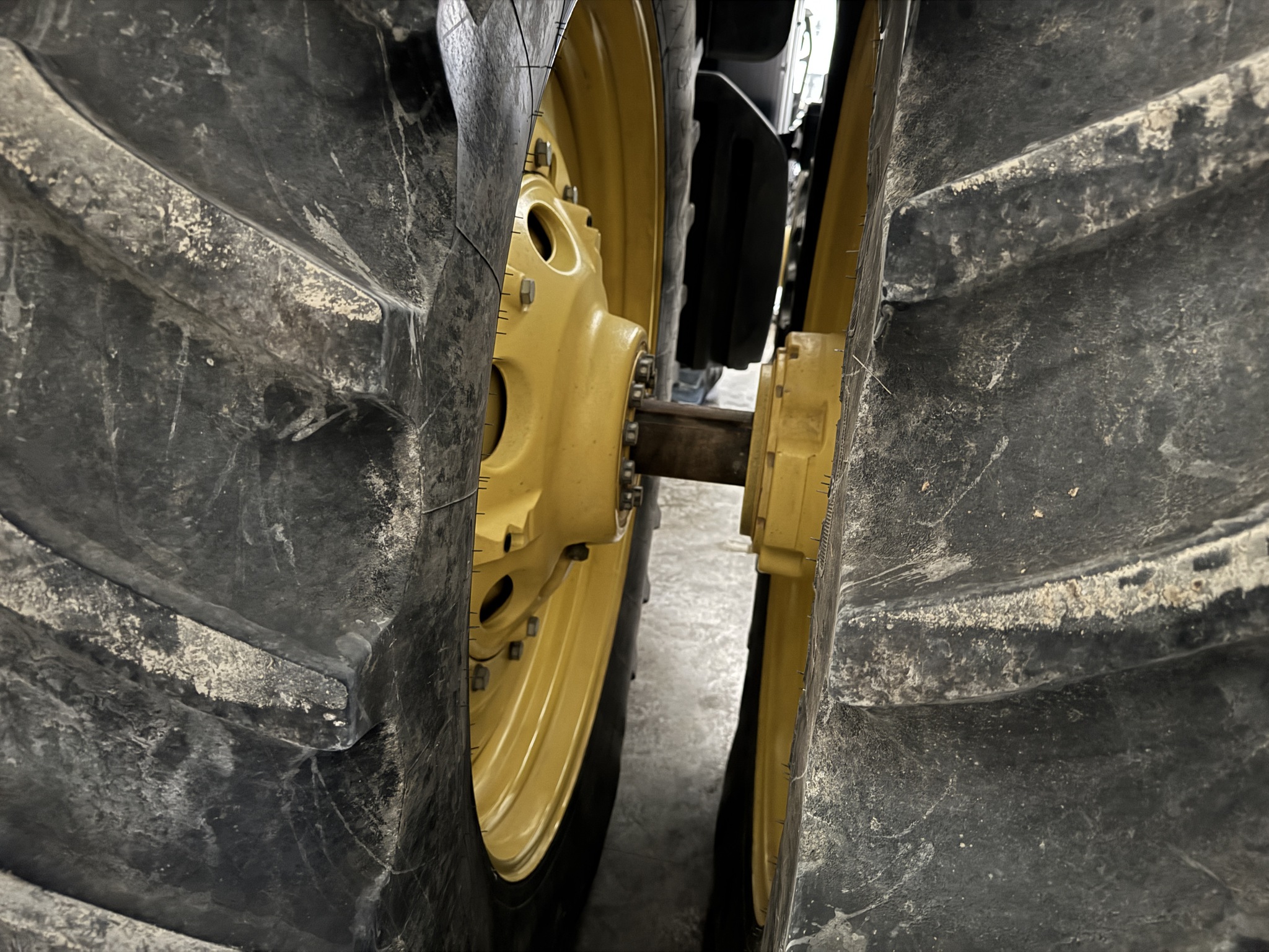 2011 John Deere 8360R Image 13