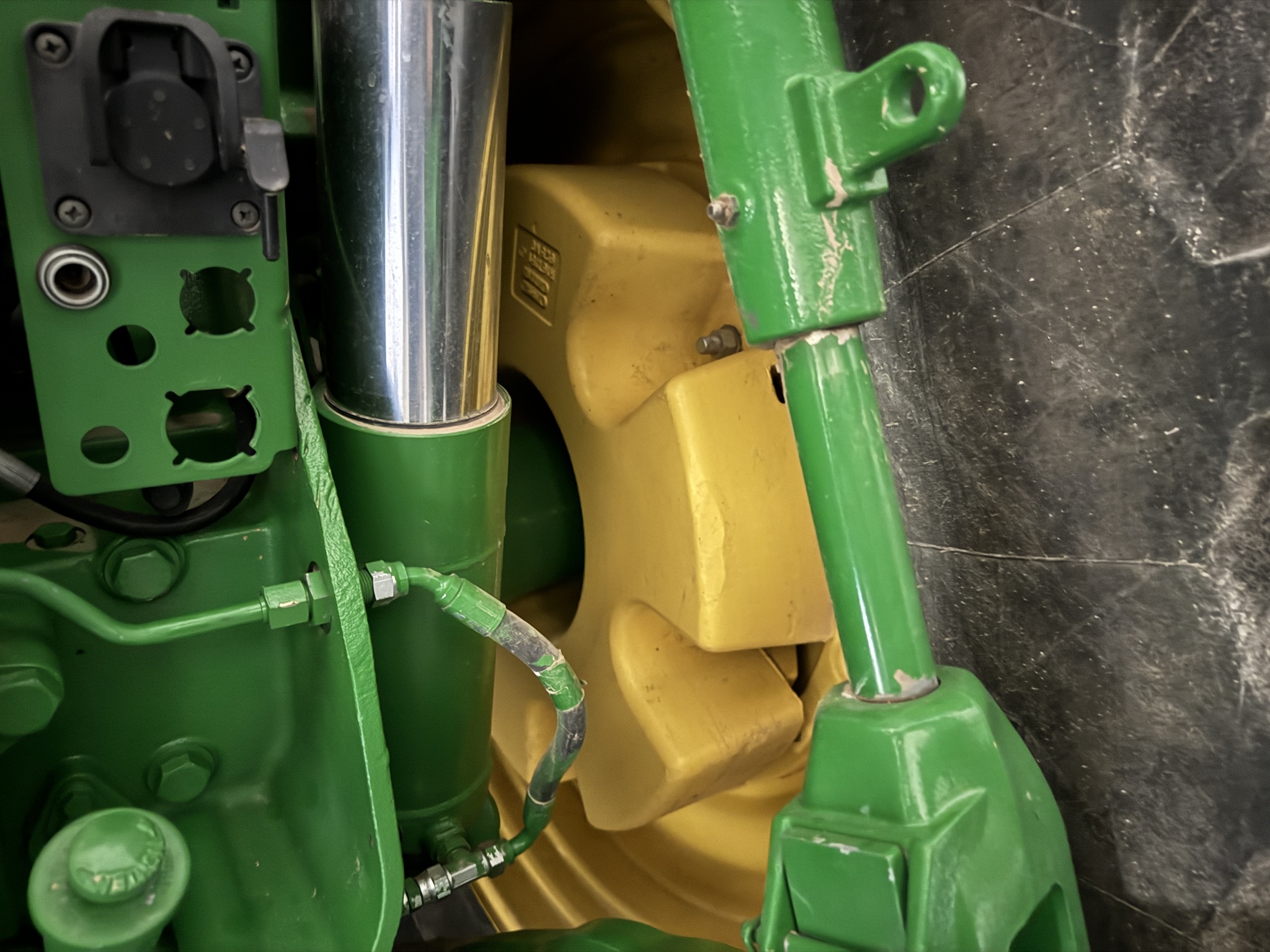 2011 John Deere 8360R Image 14