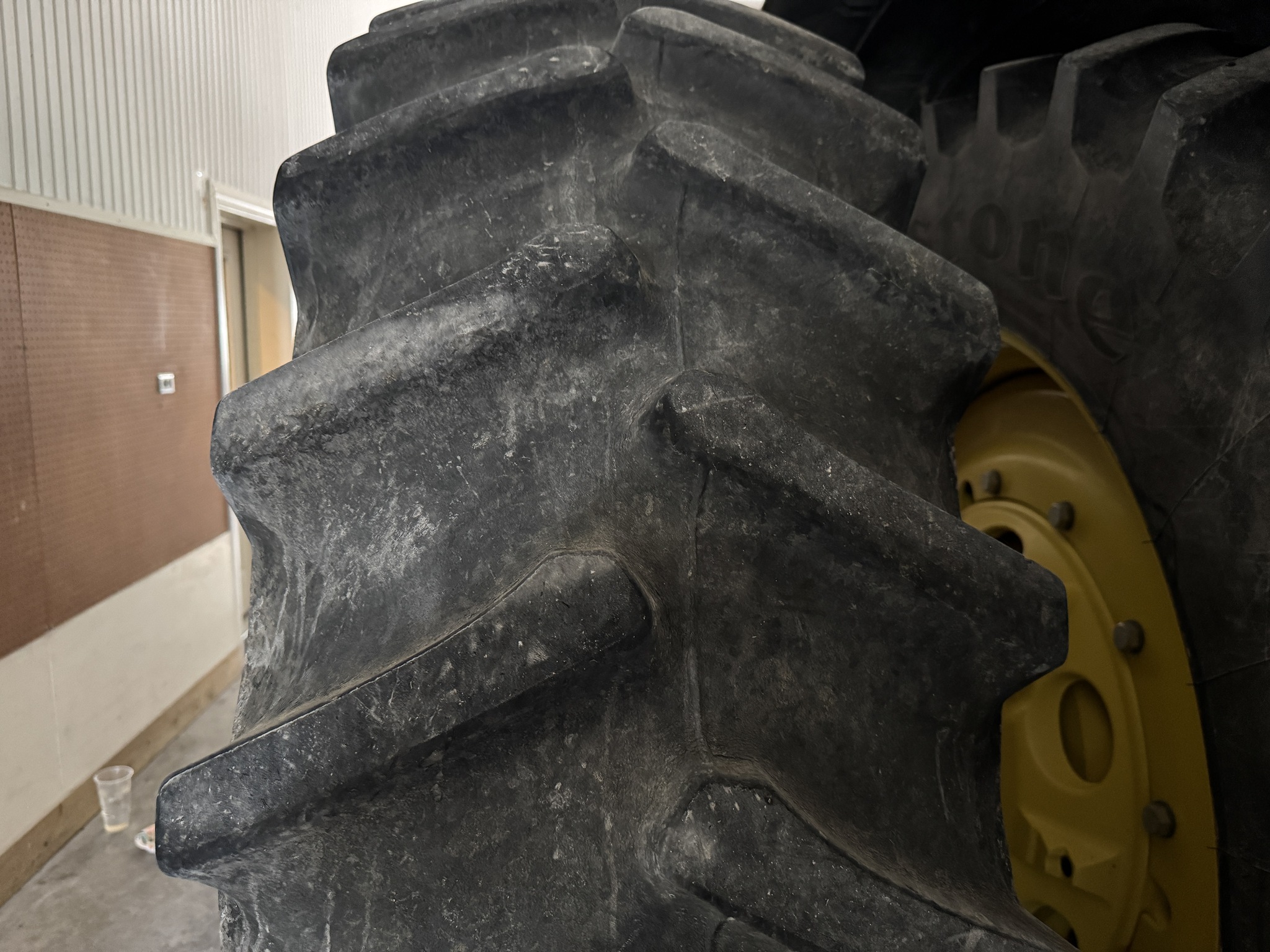 2011 John Deere 8360R Image 18