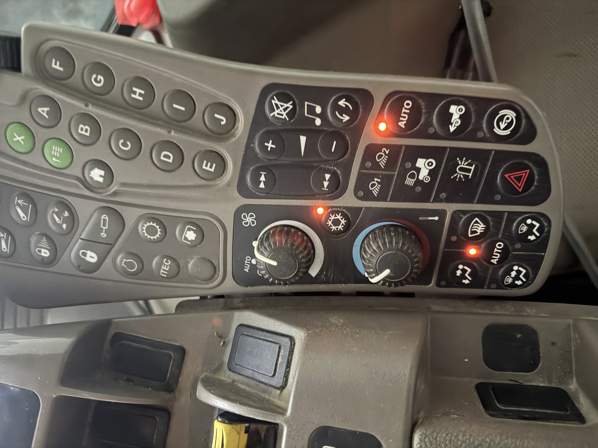 2011 John Deere 8360R Image 22