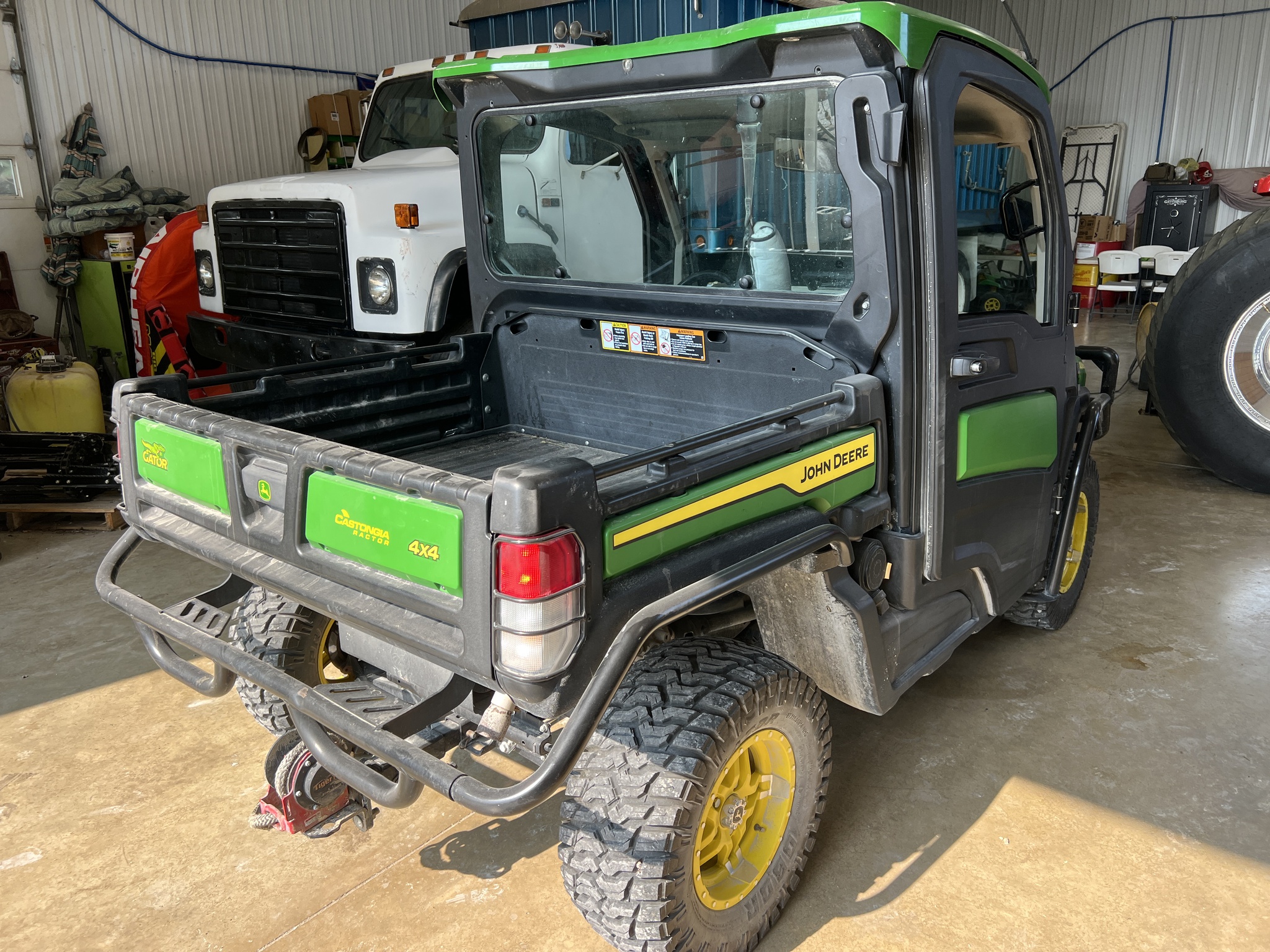 2022 John Deere XUV 835R Image 2