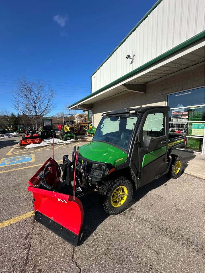2023 John Deere XUV 835M Image 2