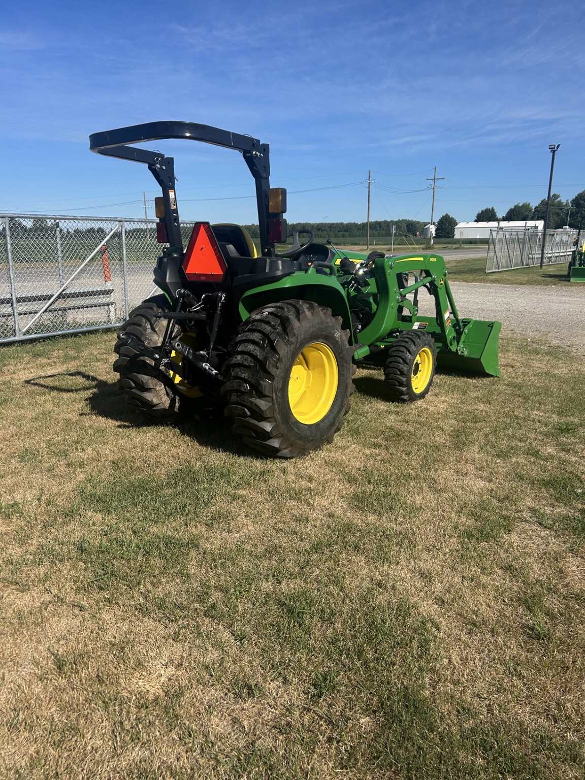2023 John Deere 3025E Image 2