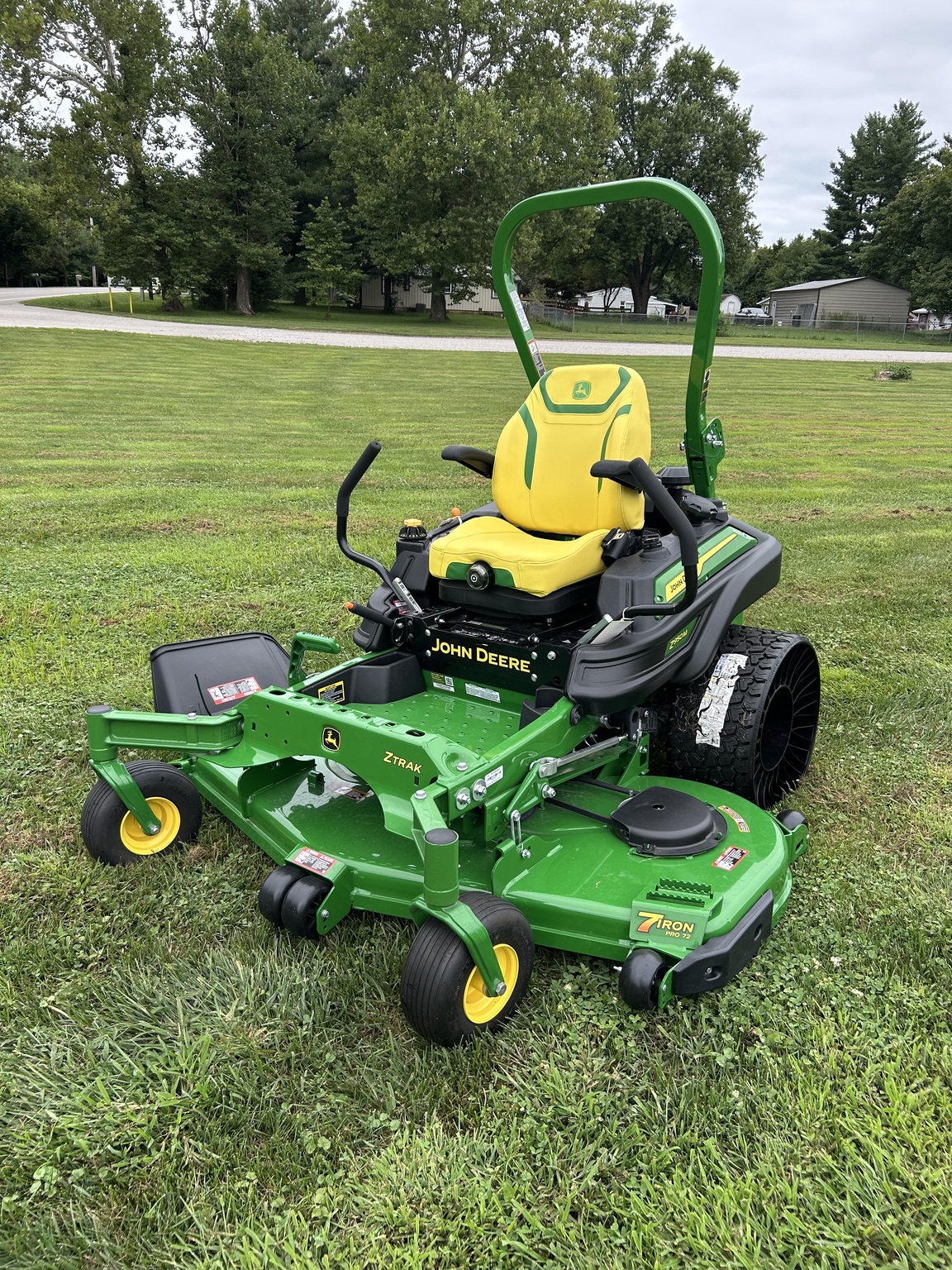2025 John Deere Z950M Image 2