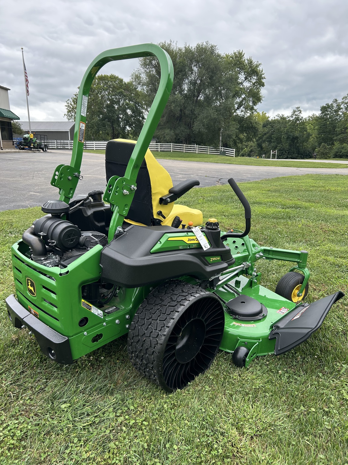 2025 John Deere Z950M Image 3