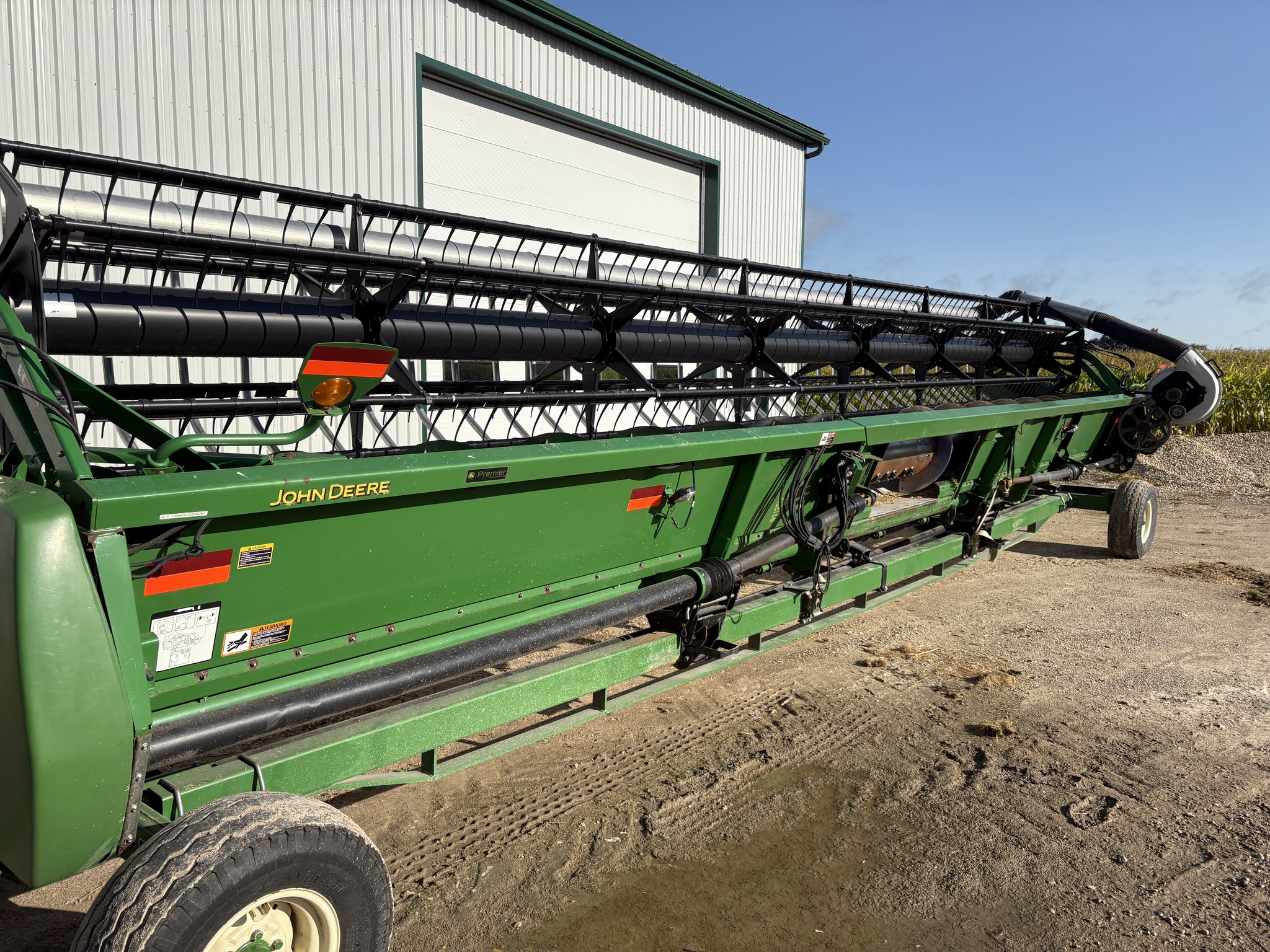 2012 John Deere 635F Image 11
