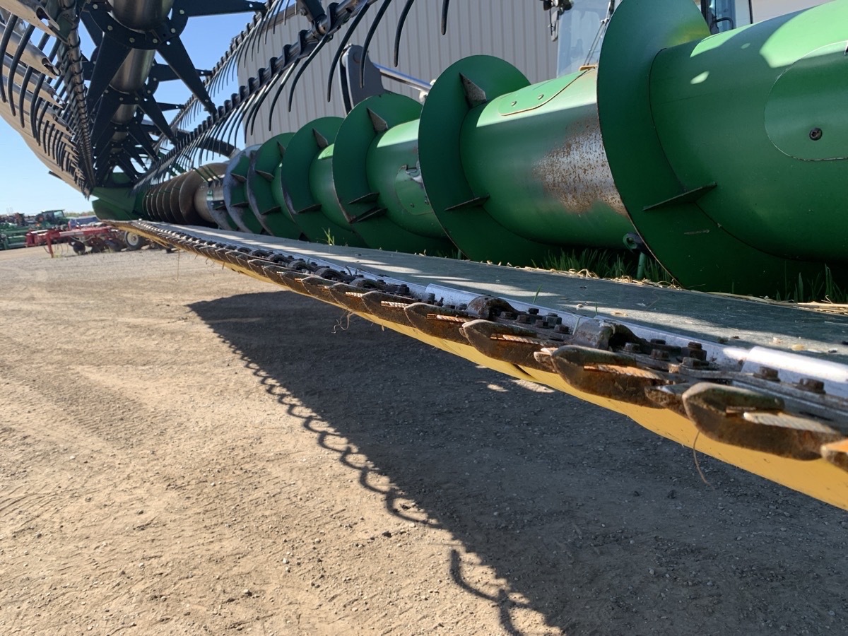 2012 John Deere 635F Image 8