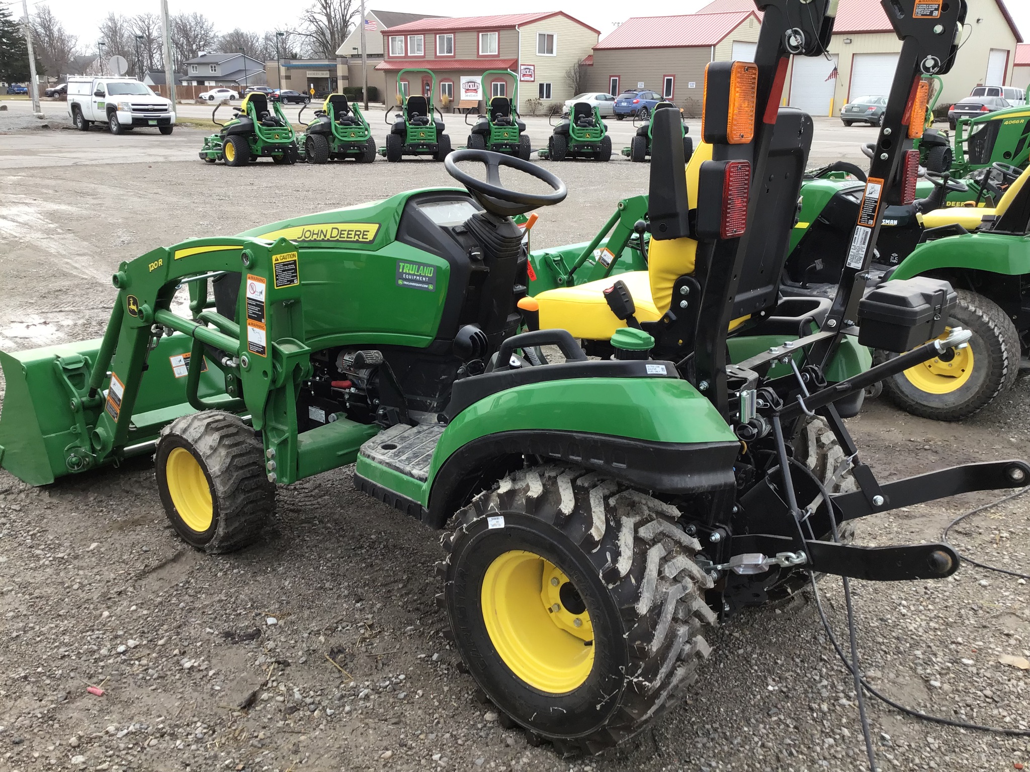 2024 John Deere 1025R Image 4