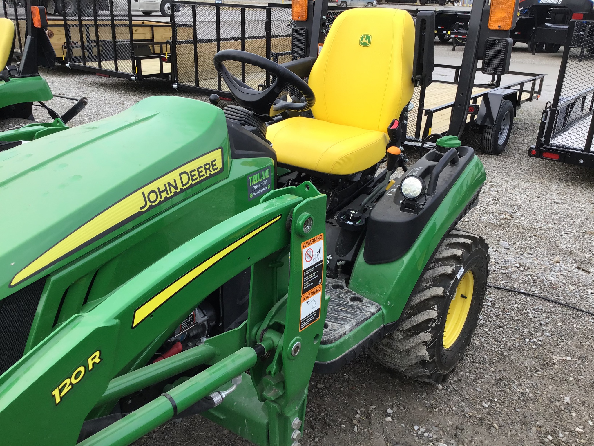 2024 John Deere 1025R Image 8