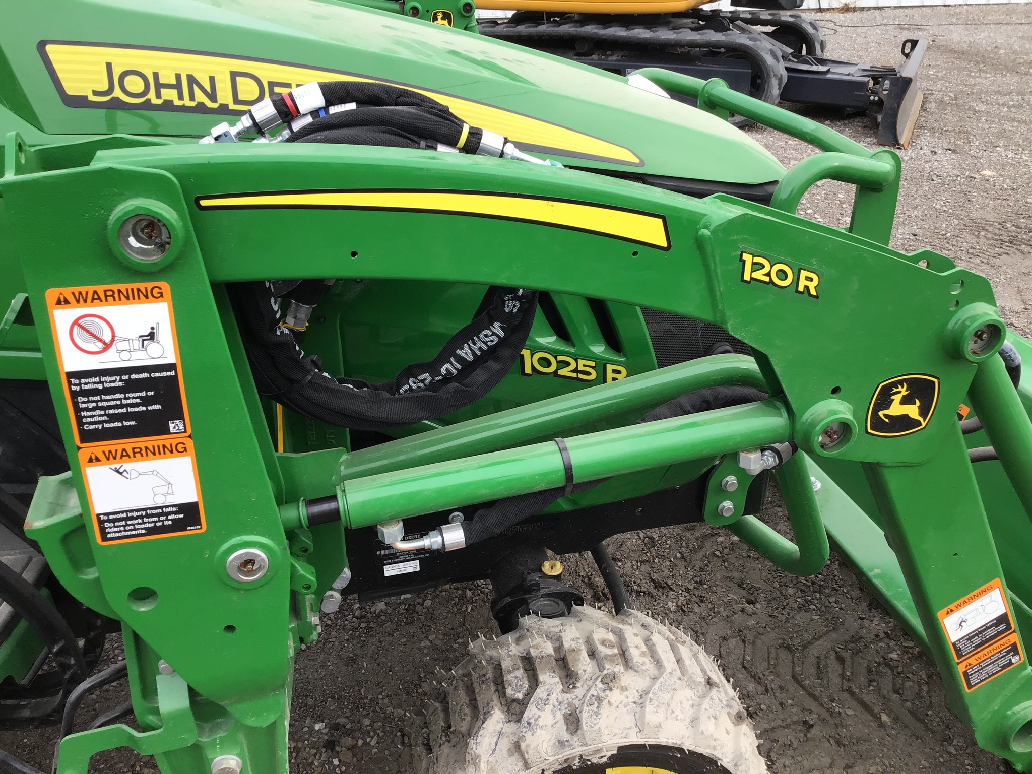 2024 John Deere 1025R Image 12