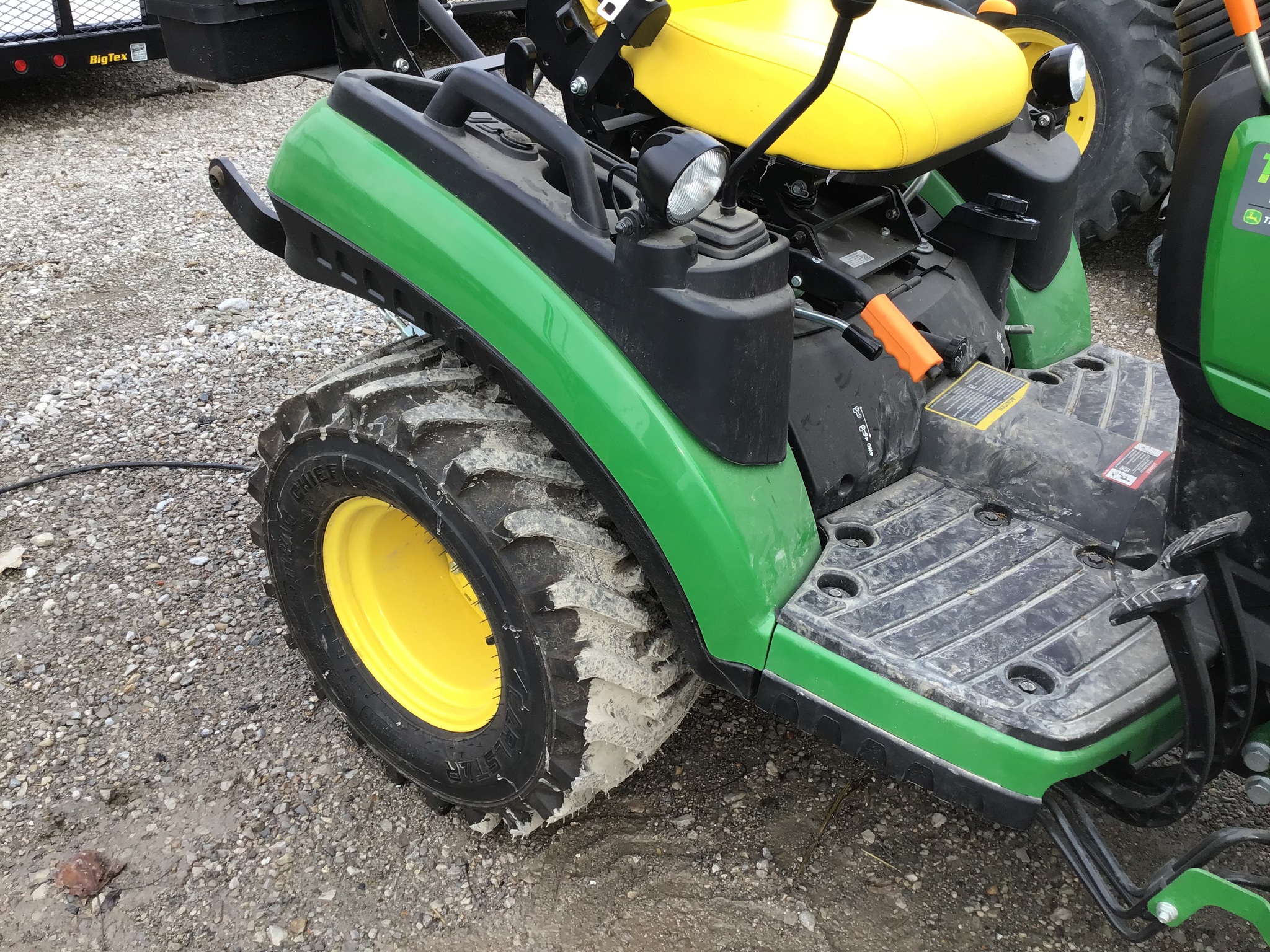 2024 John Deere 1025R Image 15