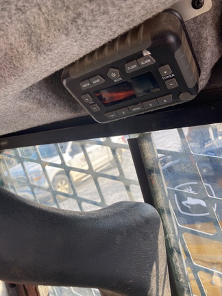 2023 John Deere 325G Photo 10