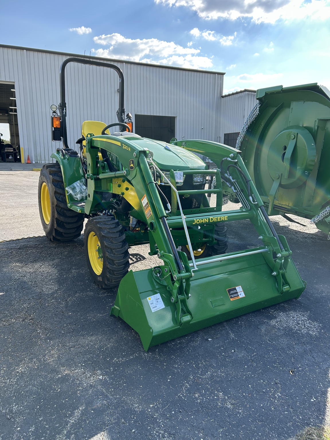 2025 John Deere 3039R Image 1