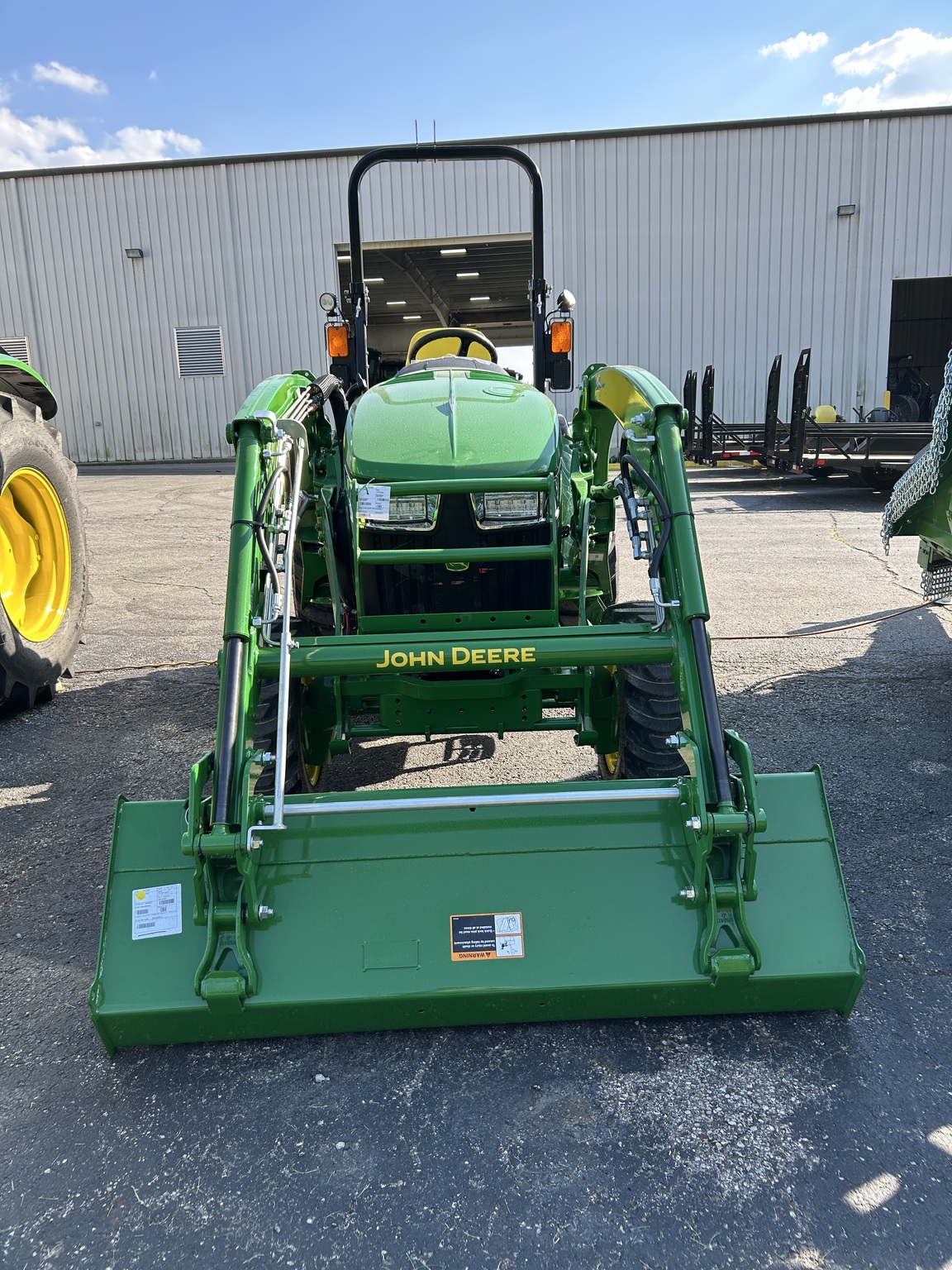 2025 John Deere 3039R Image 8