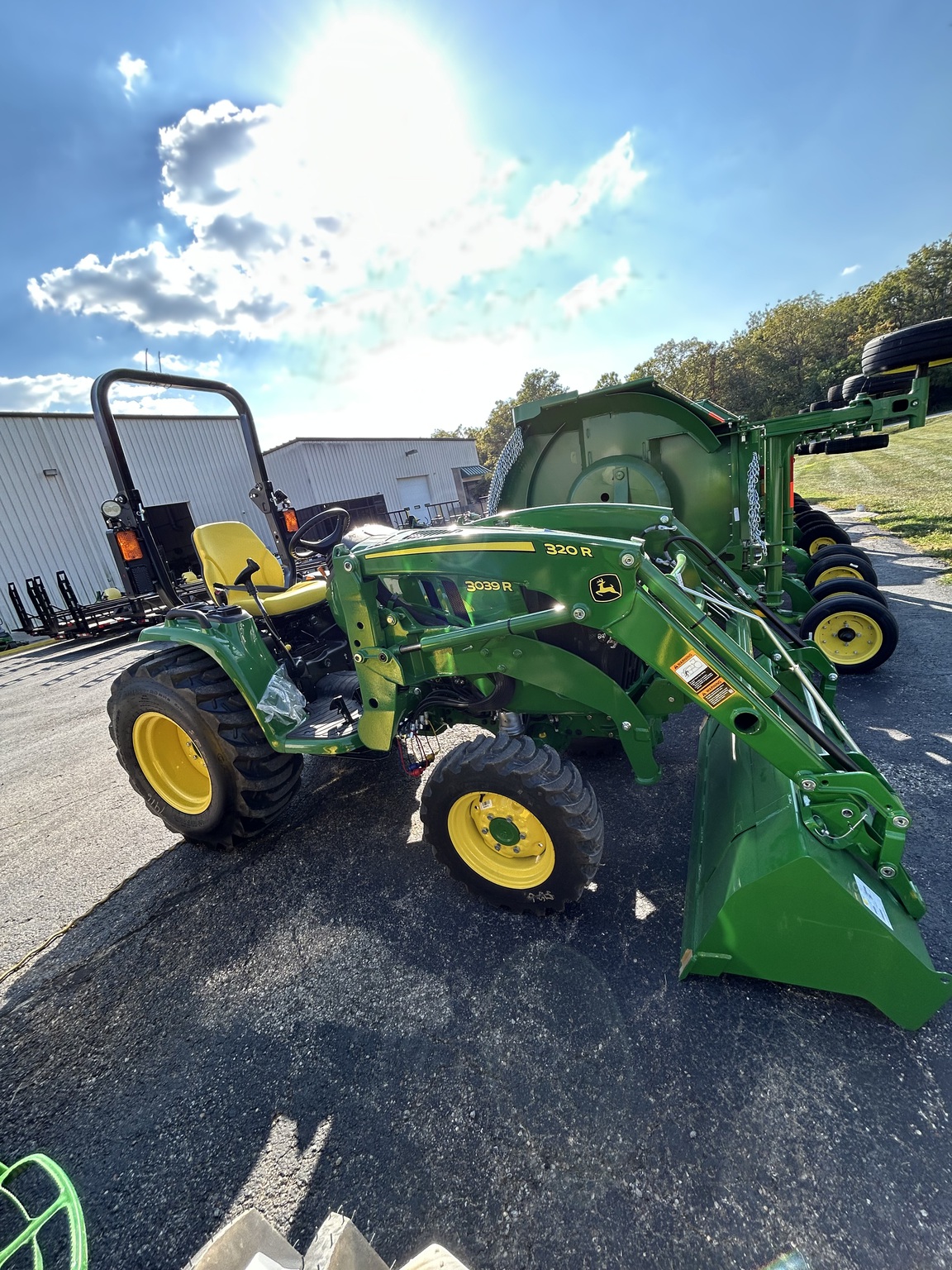 2025 John Deere 3039R Image 2