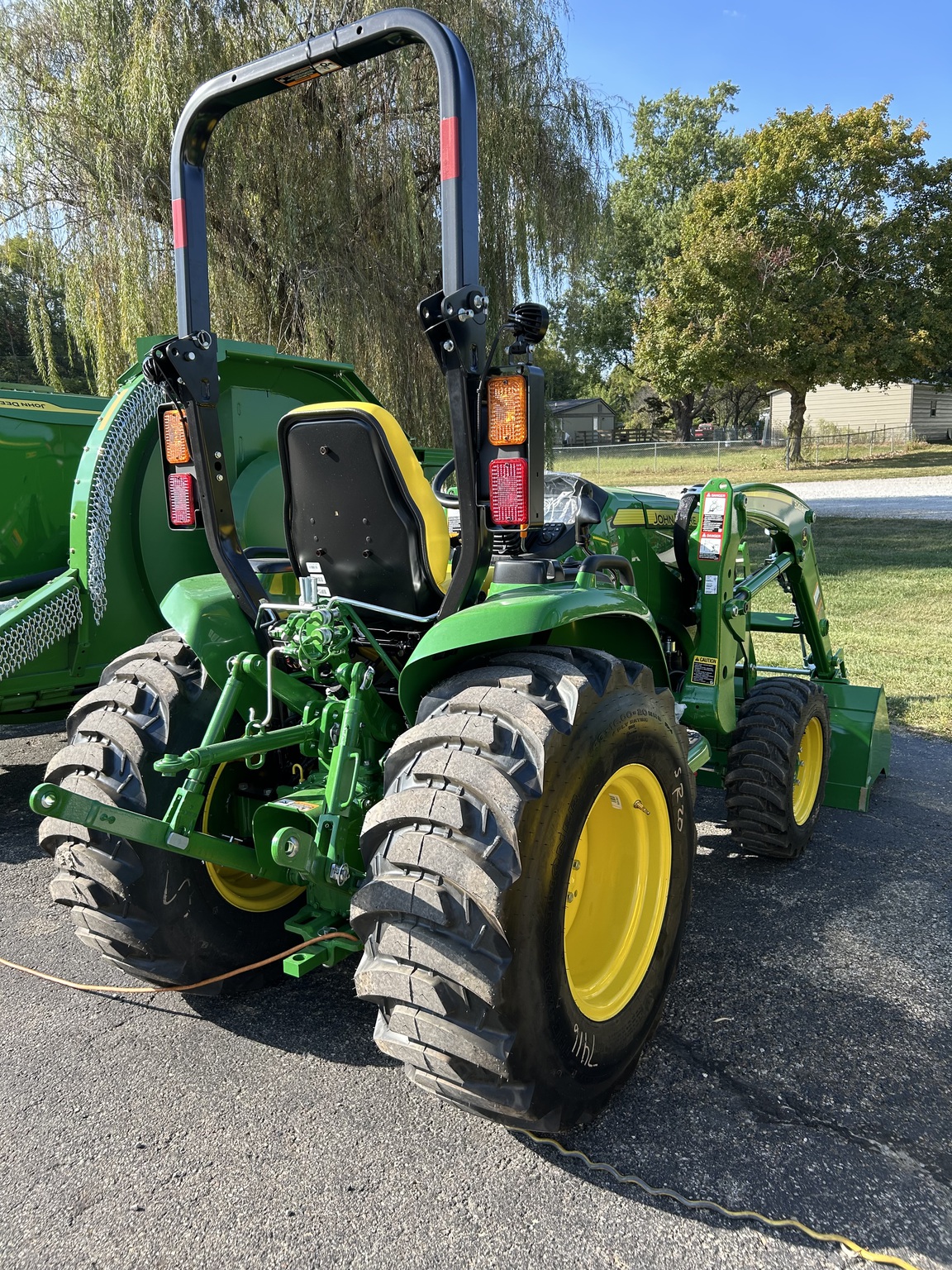 2025 John Deere 3039R Image 3