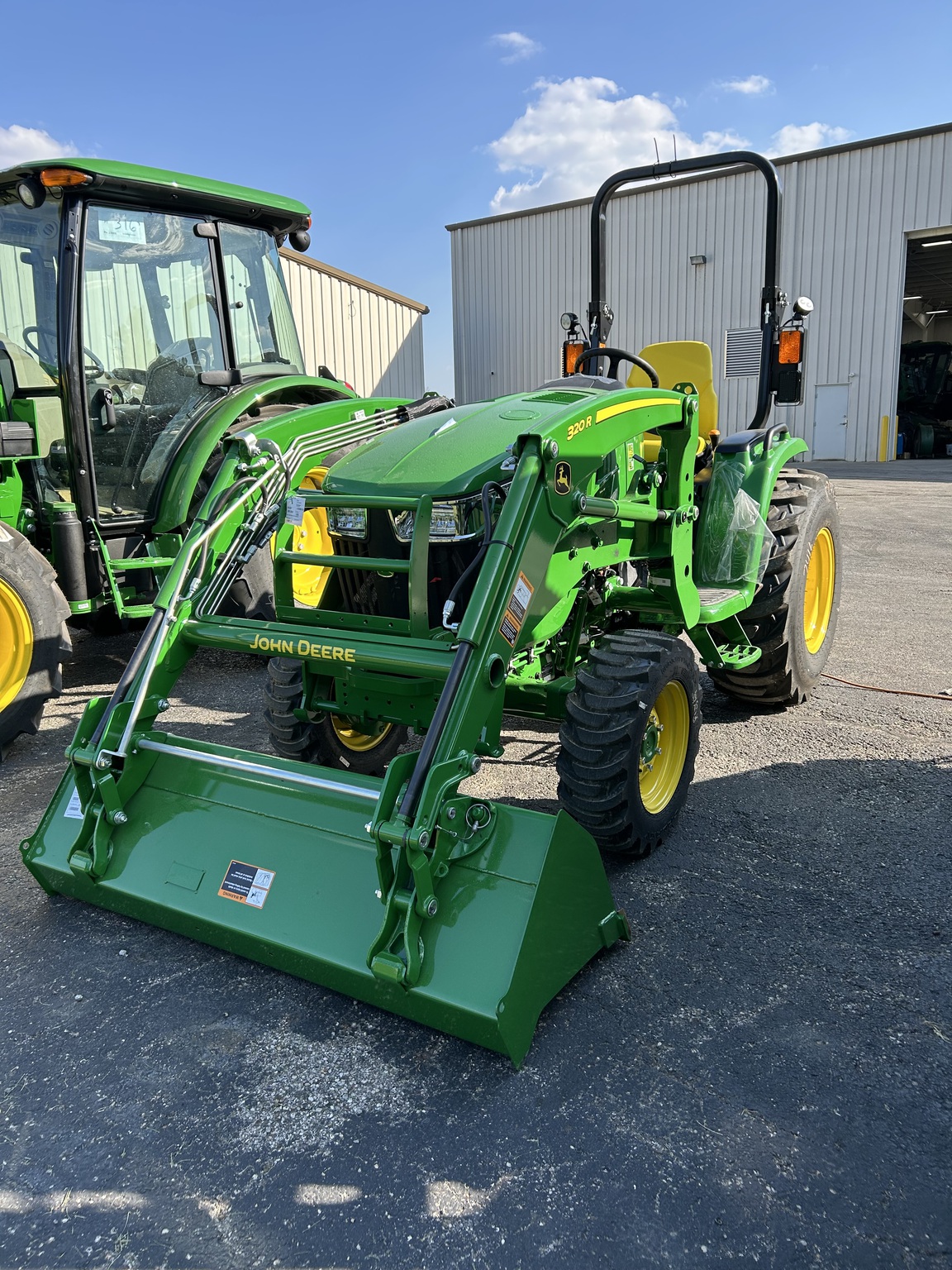 2025 John Deere 3039R Image 7