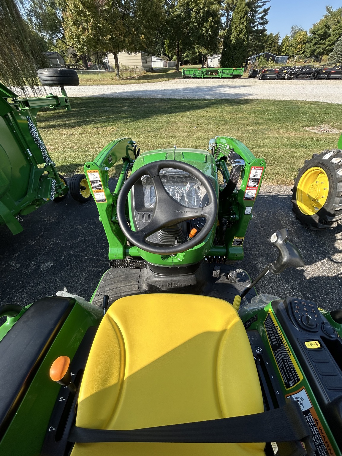 2025 John Deere 3039R Image 9