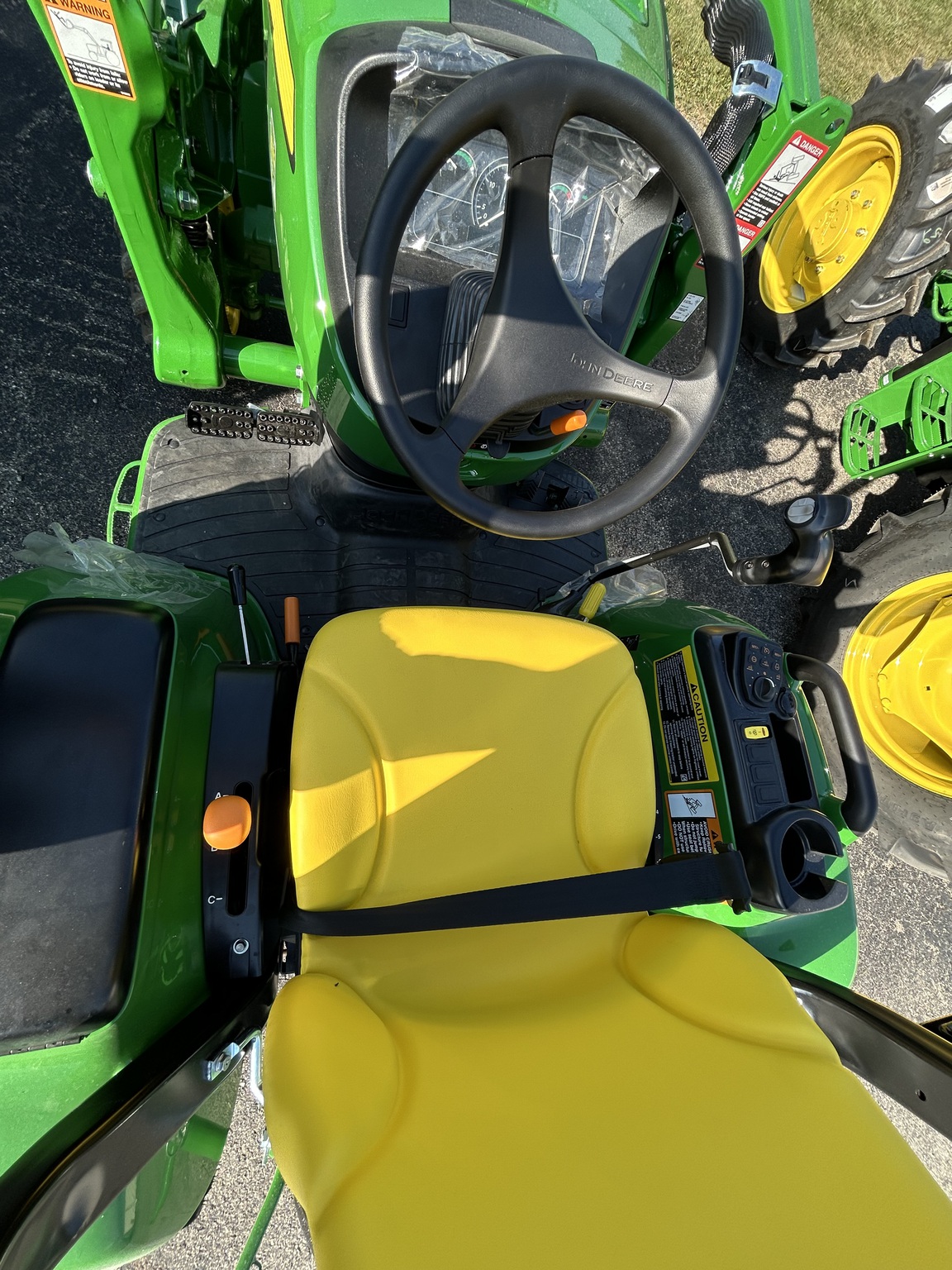 2025 John Deere 3039R Image 11