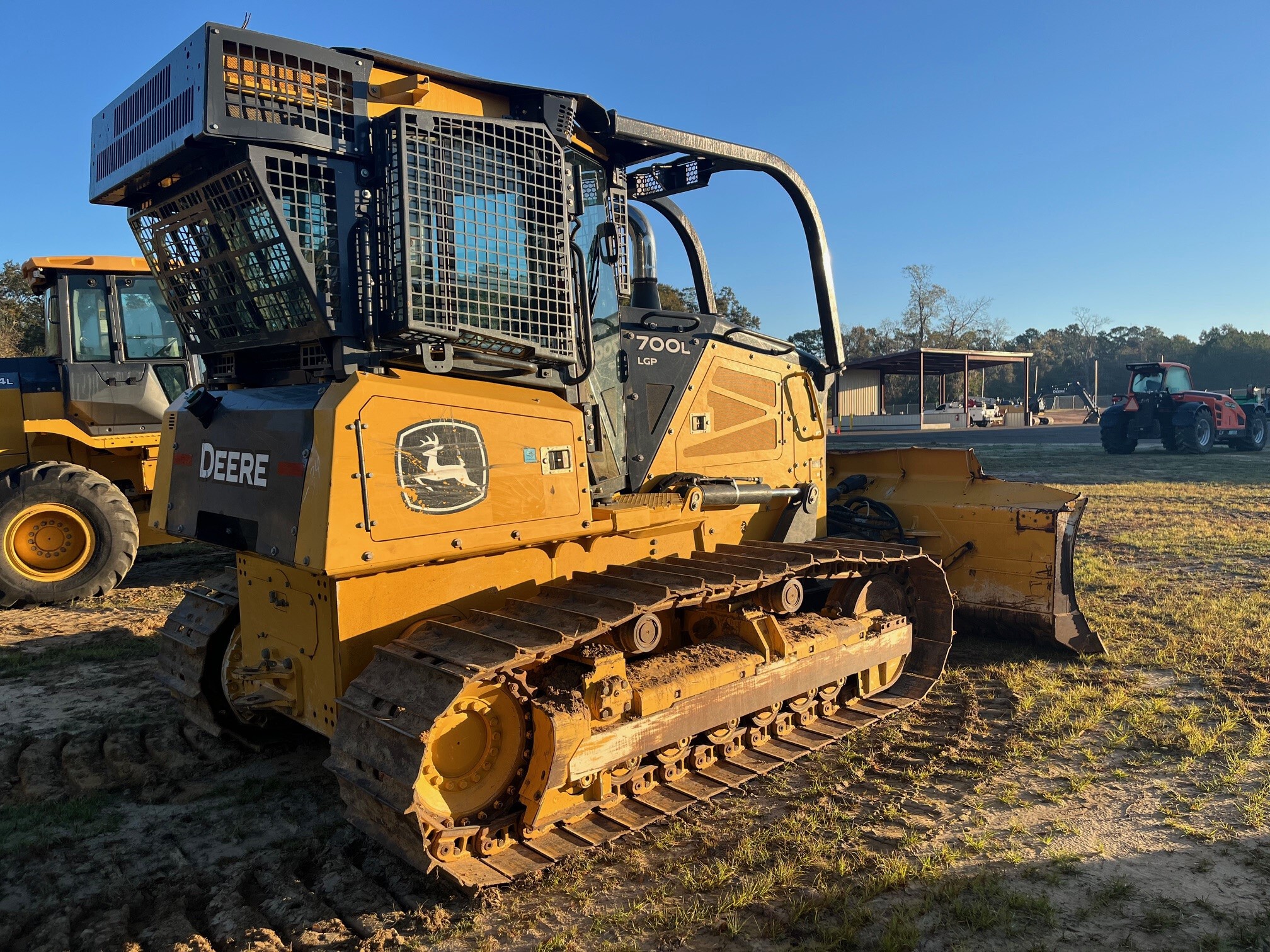 2021 John Deere 700L Image 2