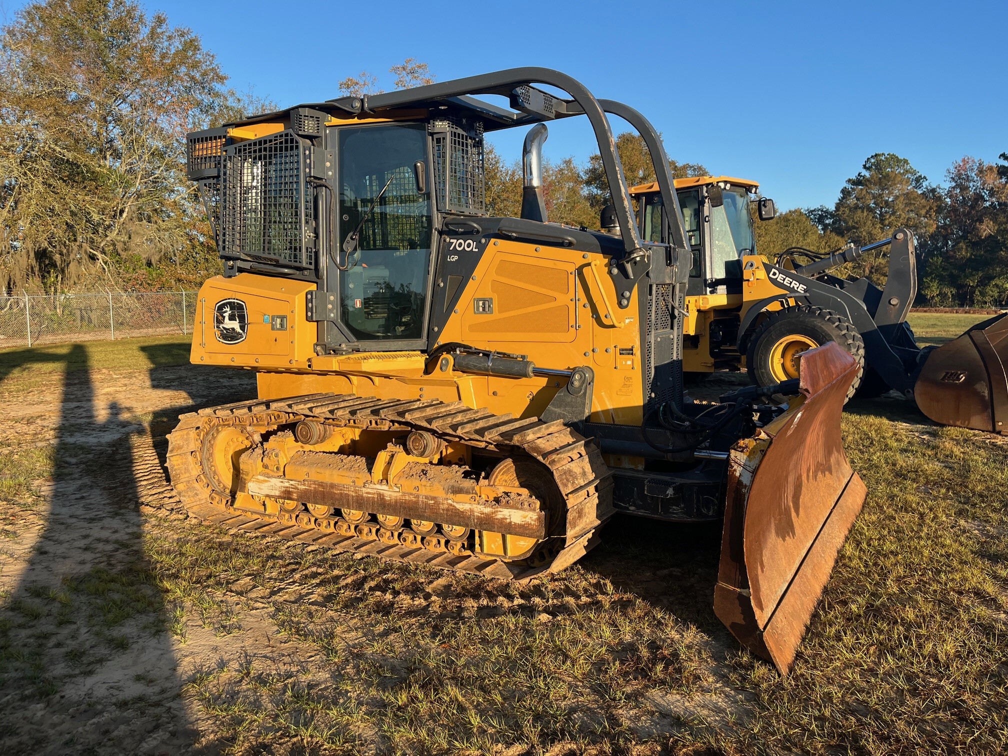2021 John Deere 700L Image 1
