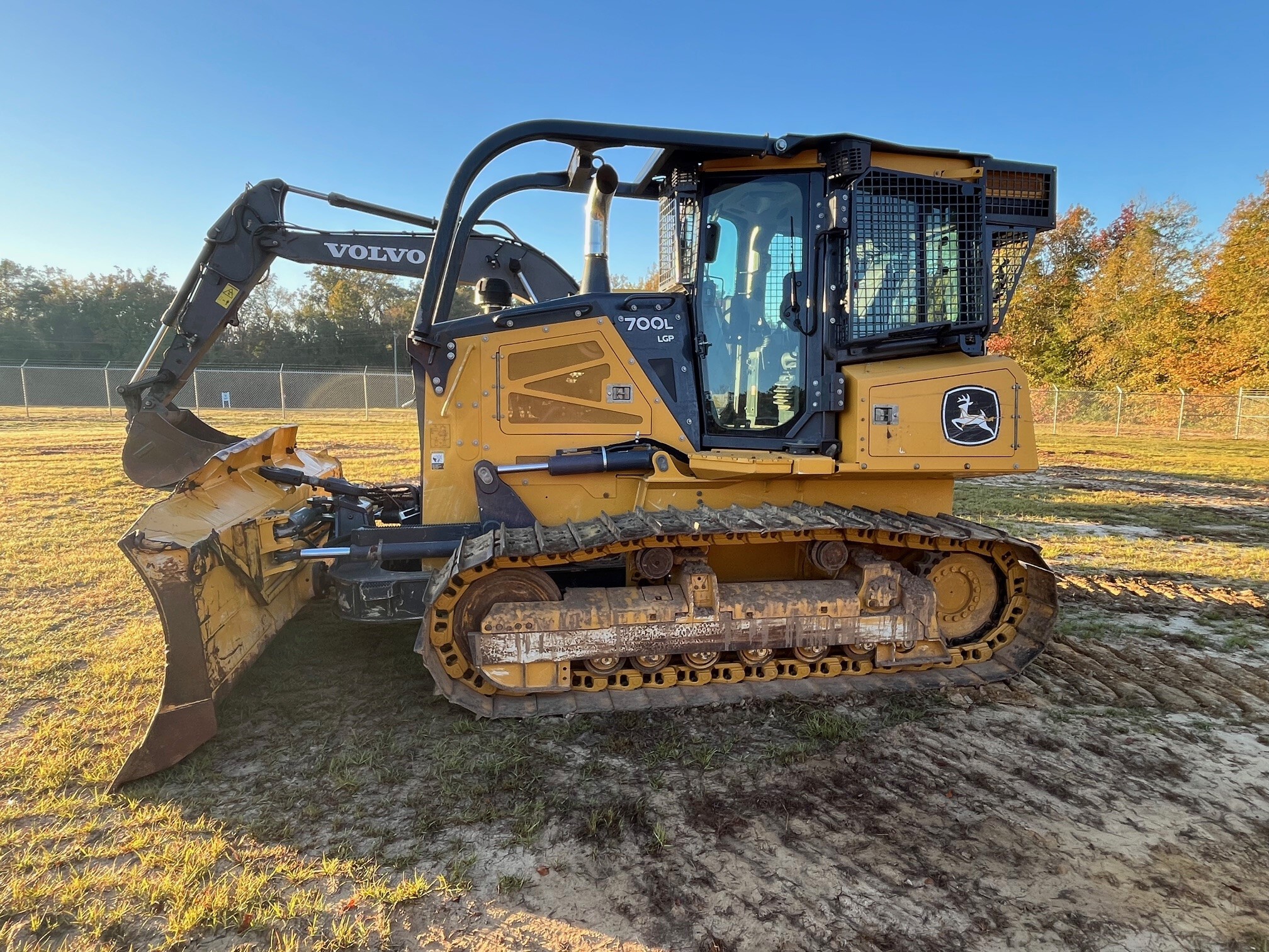 2021 John Deere 700L Image 4