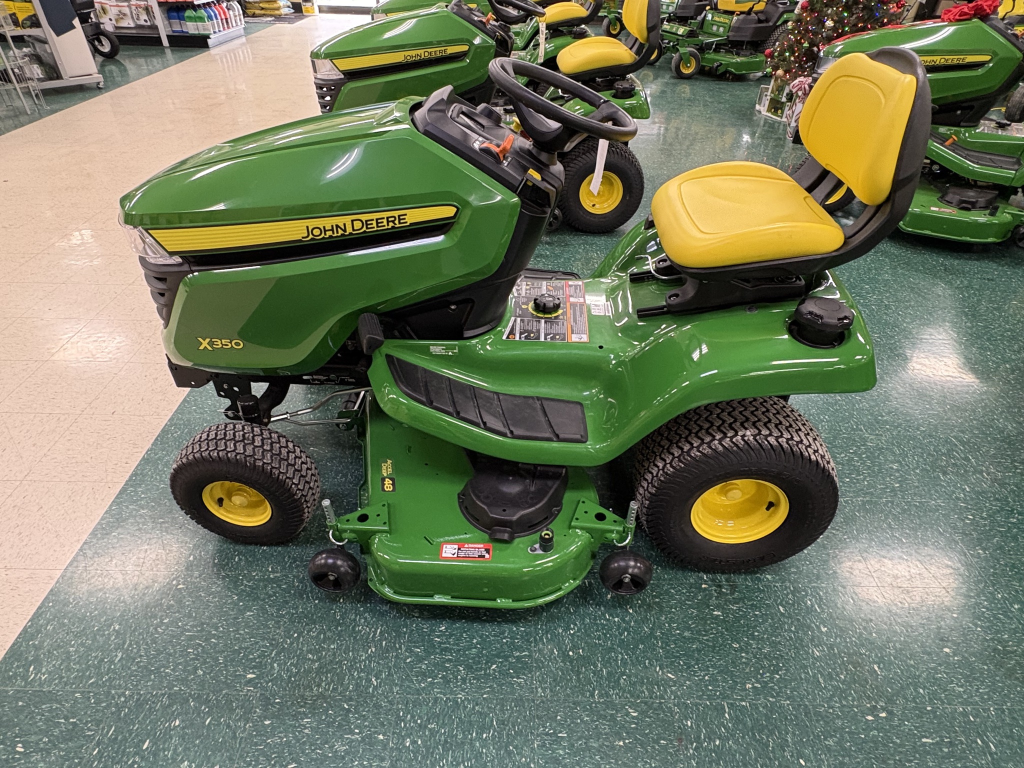 2025 John Deere X350 Image 6