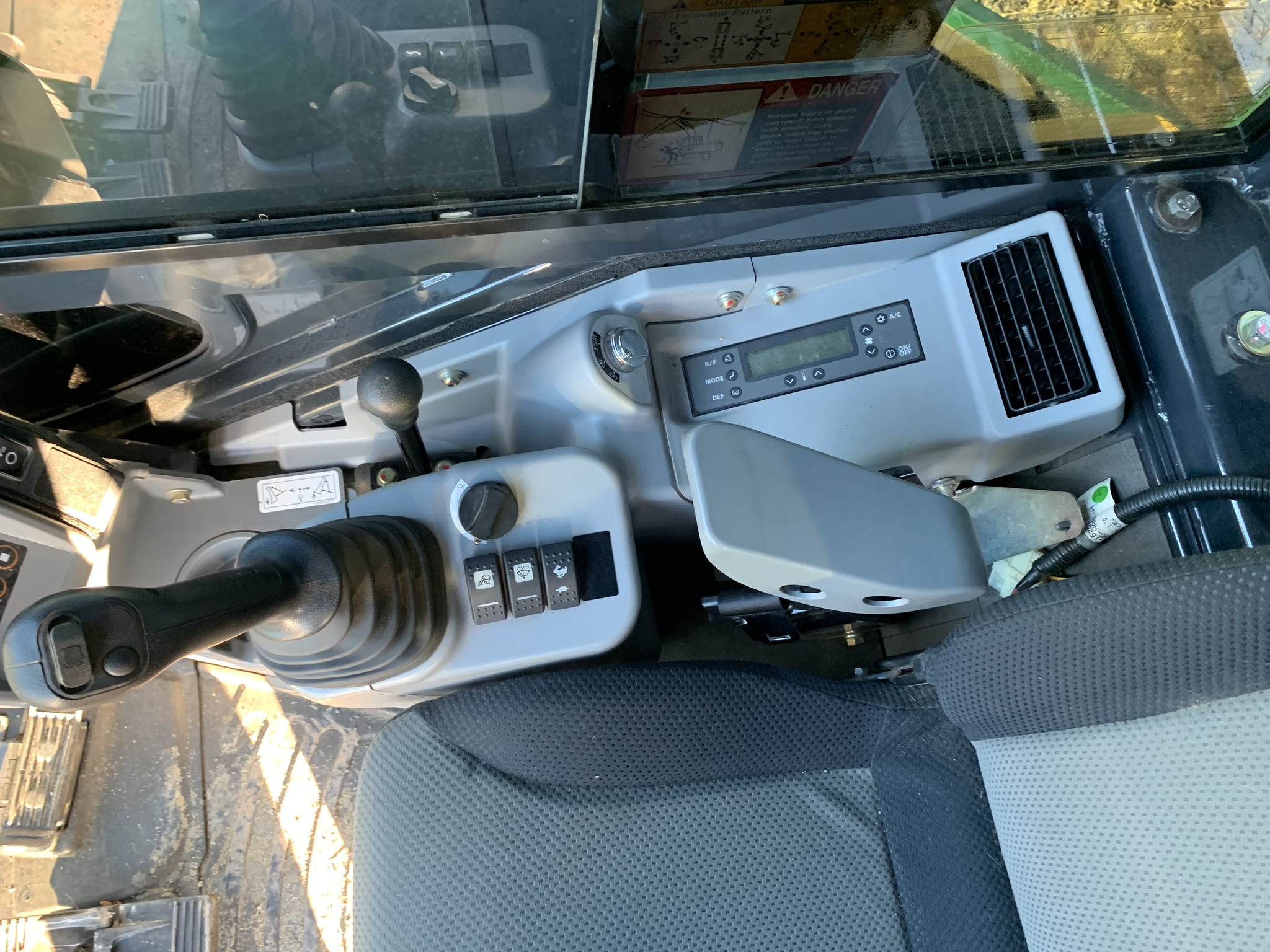 2022 John Deere 35G Image 6