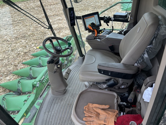 Photo of 2023 John Deere S780