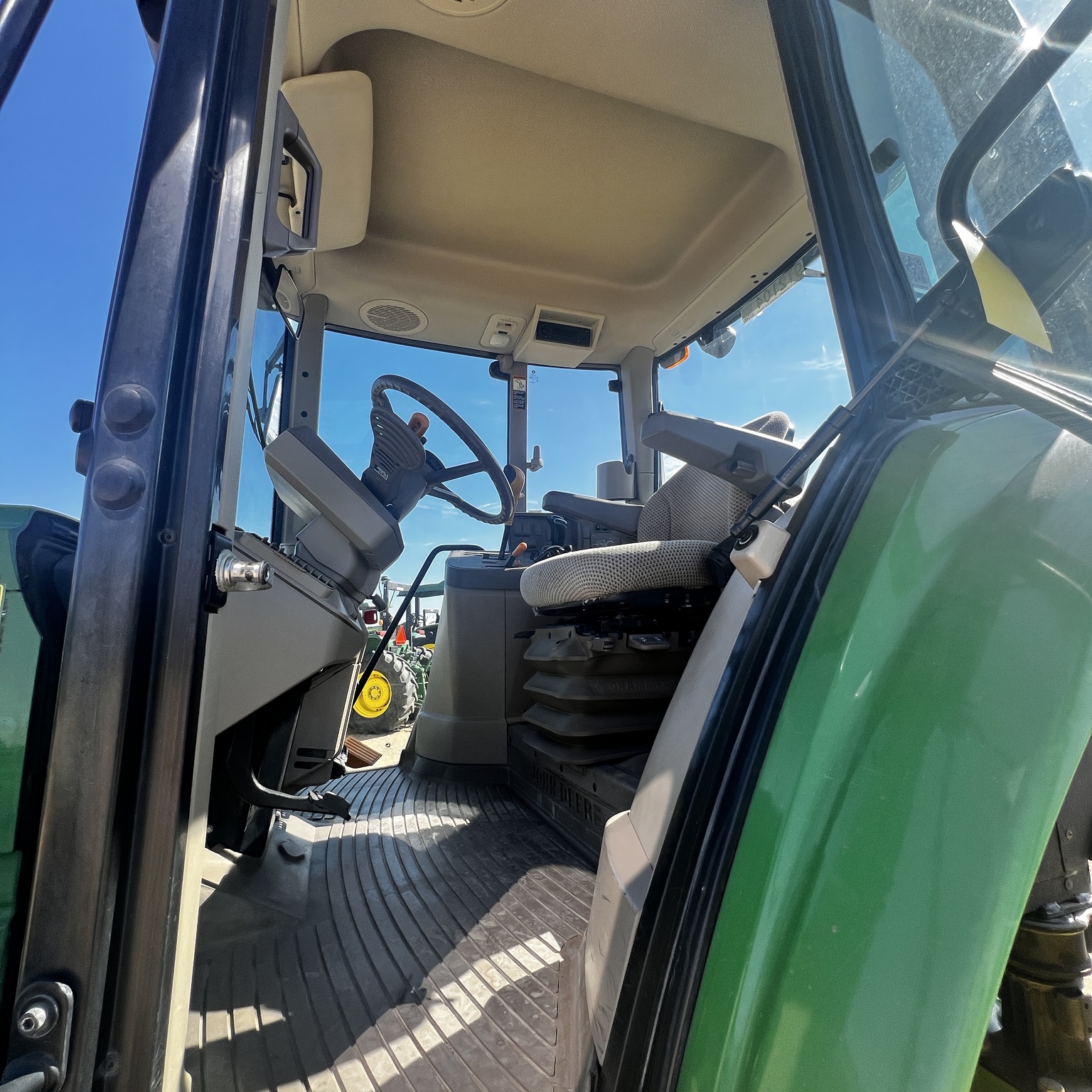 2018 John Deere 6130M Image 11