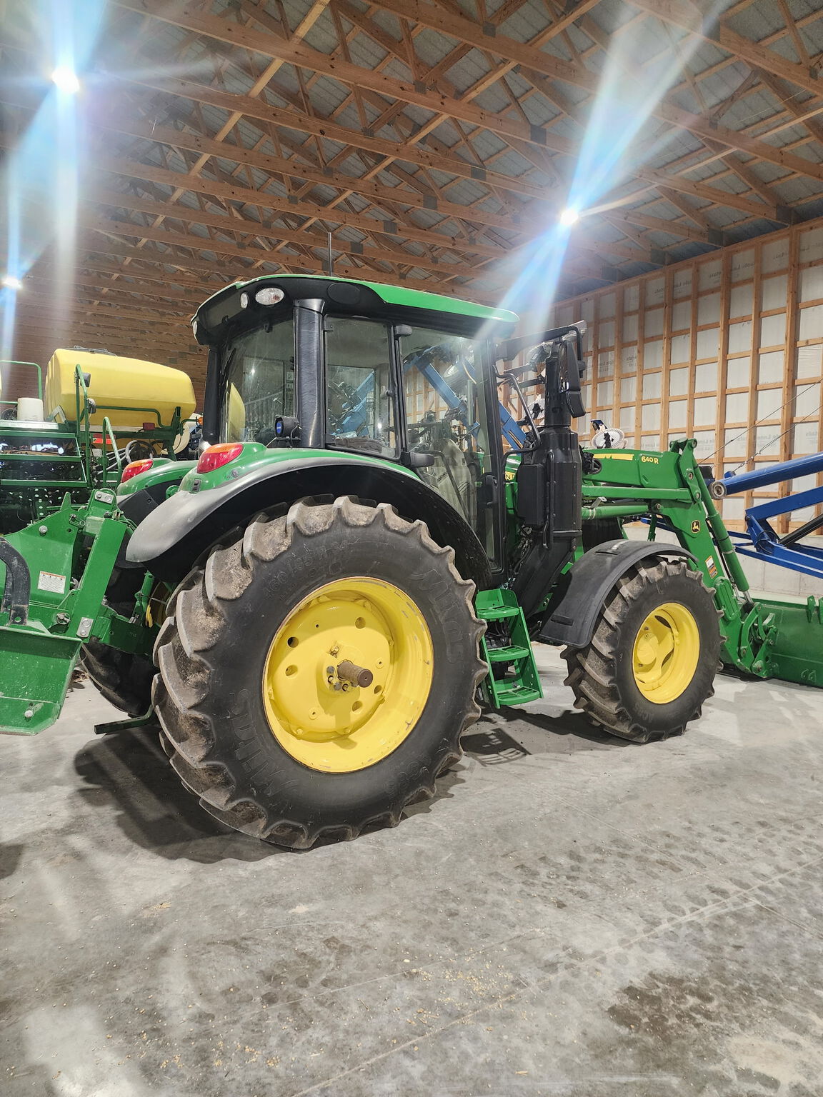 2020 John Deere 6110M Image 3