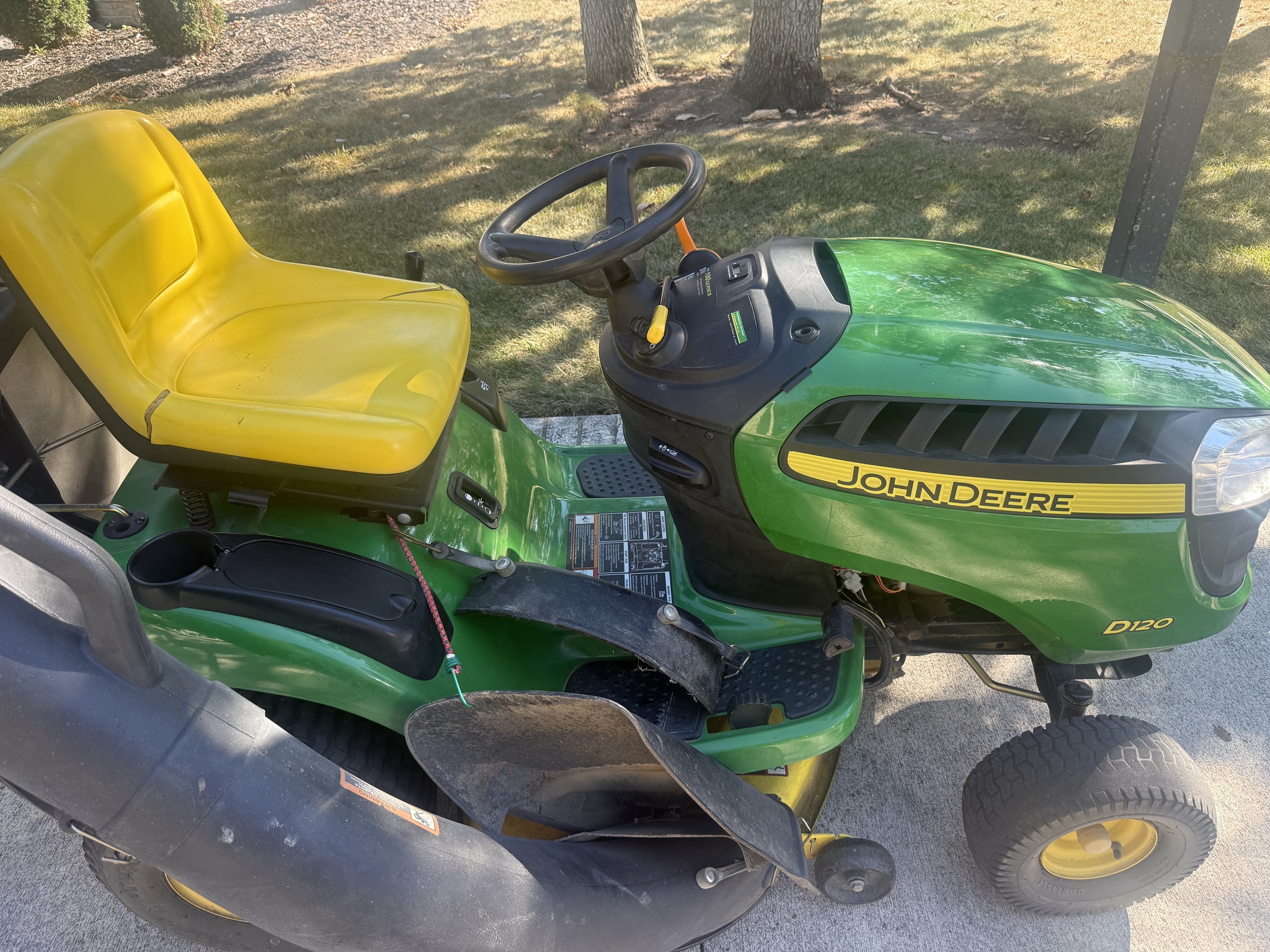 2011 John Deere D120 Image 1