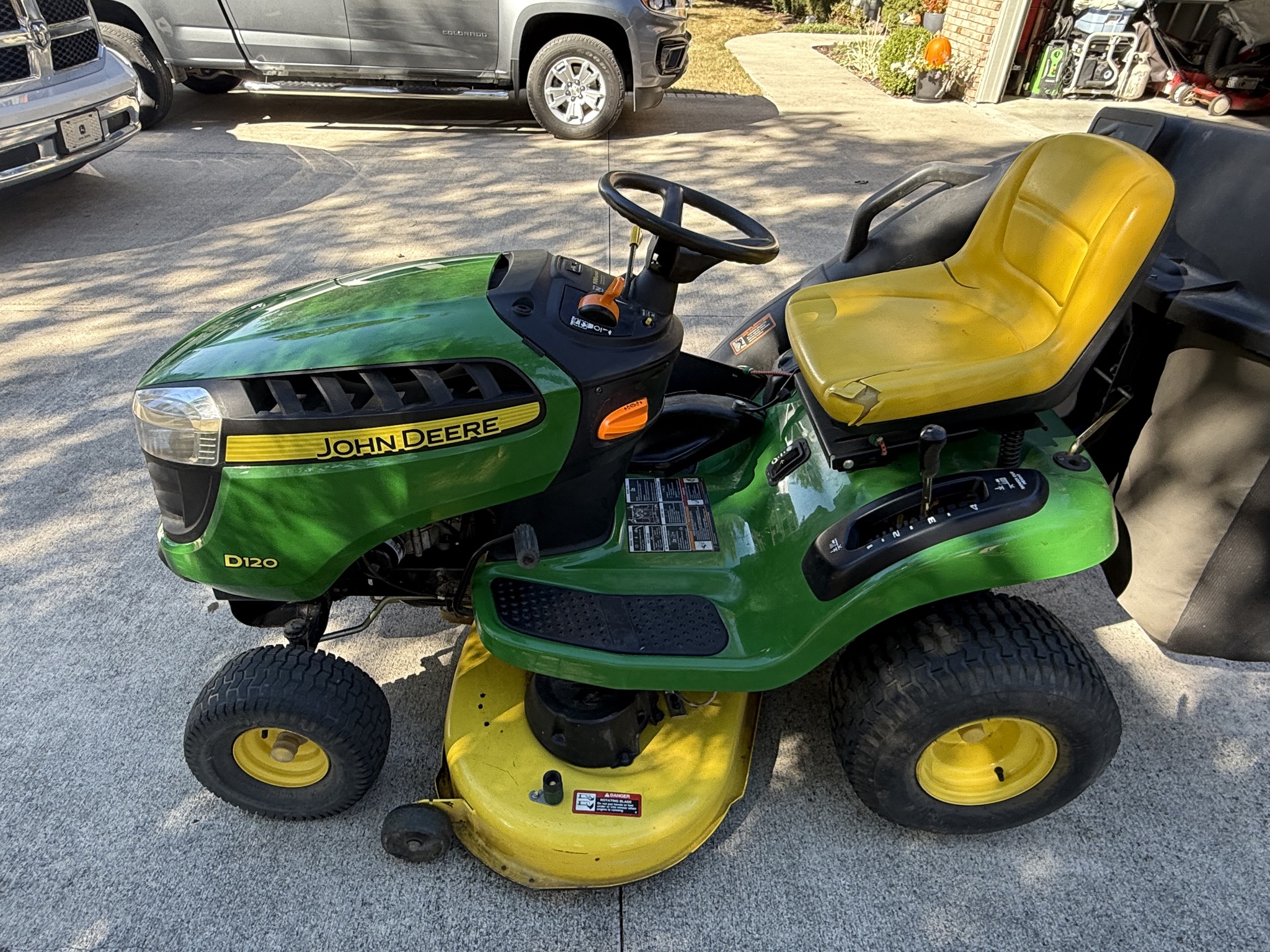 2011 John Deere D120 Image 2